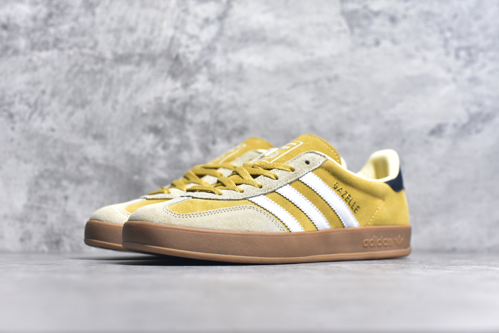 图片[2]-#AD Gazelle Indoor Trainers 羚羊内训系列低帮复古百搭休闲运动德训风板鞋 JI3523 90年代经典的复刻版！自60年代以足球训练鞋面世以来,Gazelle就以其经典设计席卷全球。1991年版本的复刻,再造经典Gazelle。采用皮革打造,搭配浊色细节,让这款经典更加简约。尺码：36 36⅔ 37⅓ 38 38⅔ 39⅓ 40 40⅔ 41⅓ 42 42⅔ 43⅓ 44⅓ 44⅔ 45-选品中心