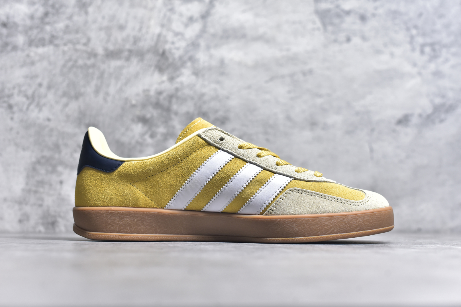 图片[3]-#AD Gazelle Indoor Trainers 羚羊内训系列低帮复古百搭休闲运动德训风板鞋 JI3523 90年代经典的复刻版！自60年代以足球训练鞋面世以来,Gazelle就以其经典设计席卷全球。1991年版本的复刻,再造经典Gazelle。采用皮革打造,搭配浊色细节,让这款经典更加简约。尺码：36 36⅔ 37⅓ 38 38⅔ 39⅓ 40 40⅔ 41⅓ 42 42⅔ 43⅓ 44⅓ 44⅔ 45-选品中心