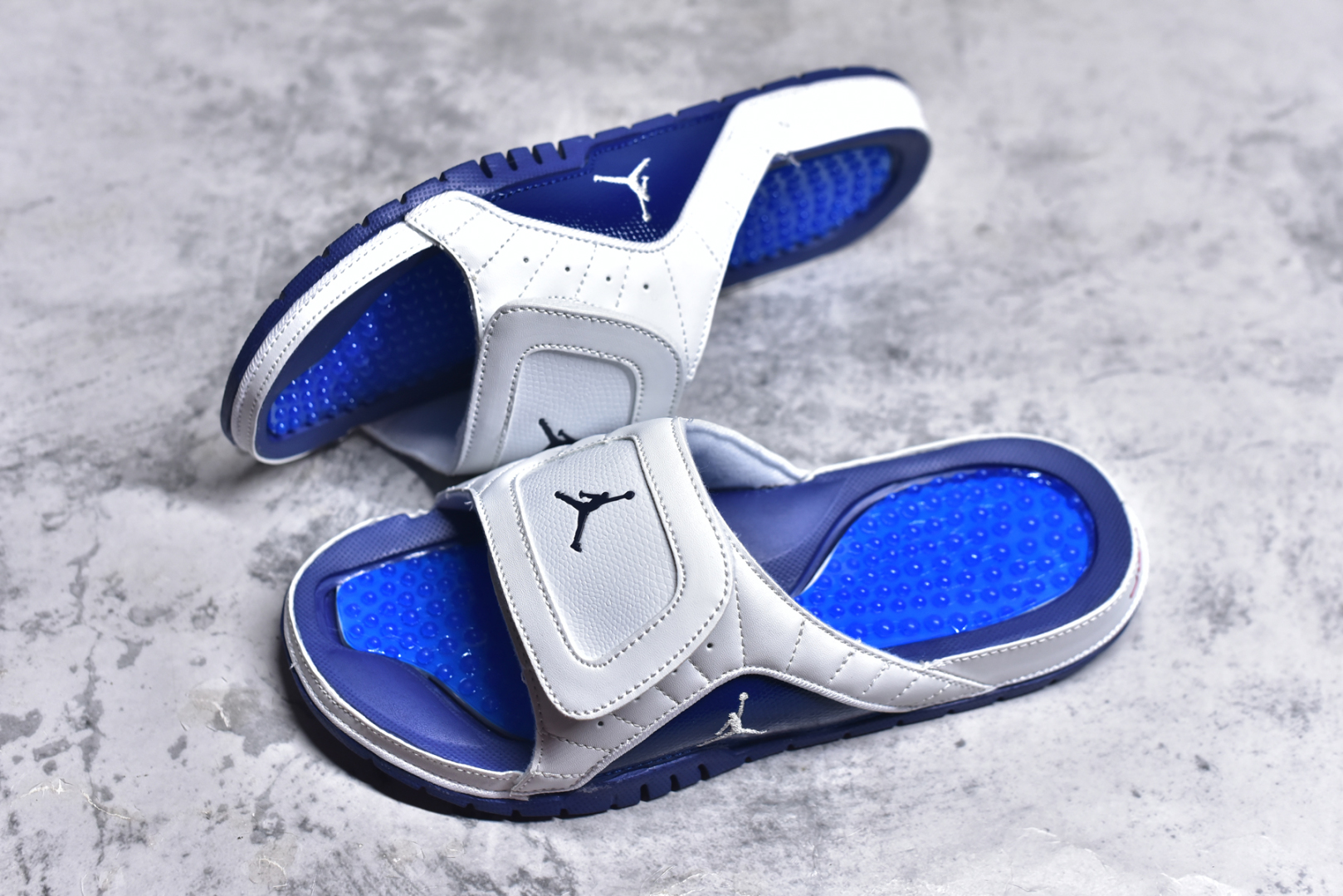 图片[7]-#Air Jordan AJ12 Hydro Retro Slides 飞人运动拖鞋 经典的配色装扮 加上可调节的搭带 TPR 按摩内底和 Phylon 缓震鞋底 以高规格的配置带来非凡舒适的穿着体验 作为AJ的铁杆粉丝 这份夏日精品想必无法忽视 尺码：36-45-选品中心