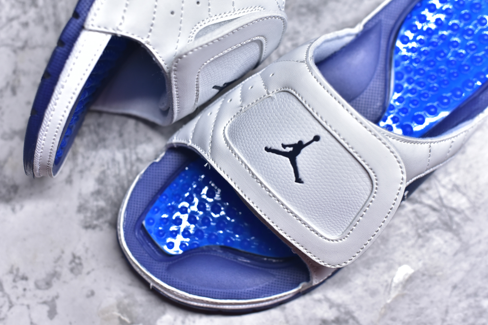 图片[8]-#Air Jordan AJ12 Hydro Retro Slides 飞人运动拖鞋 经典的配色装扮 加上可调节的搭带 TPR 按摩内底和 Phylon 缓震鞋底 以高规格的配置带来非凡舒适的穿着体验 作为AJ的铁杆粉丝 这份夏日精品想必无法忽视 尺码：36-45-选品中心