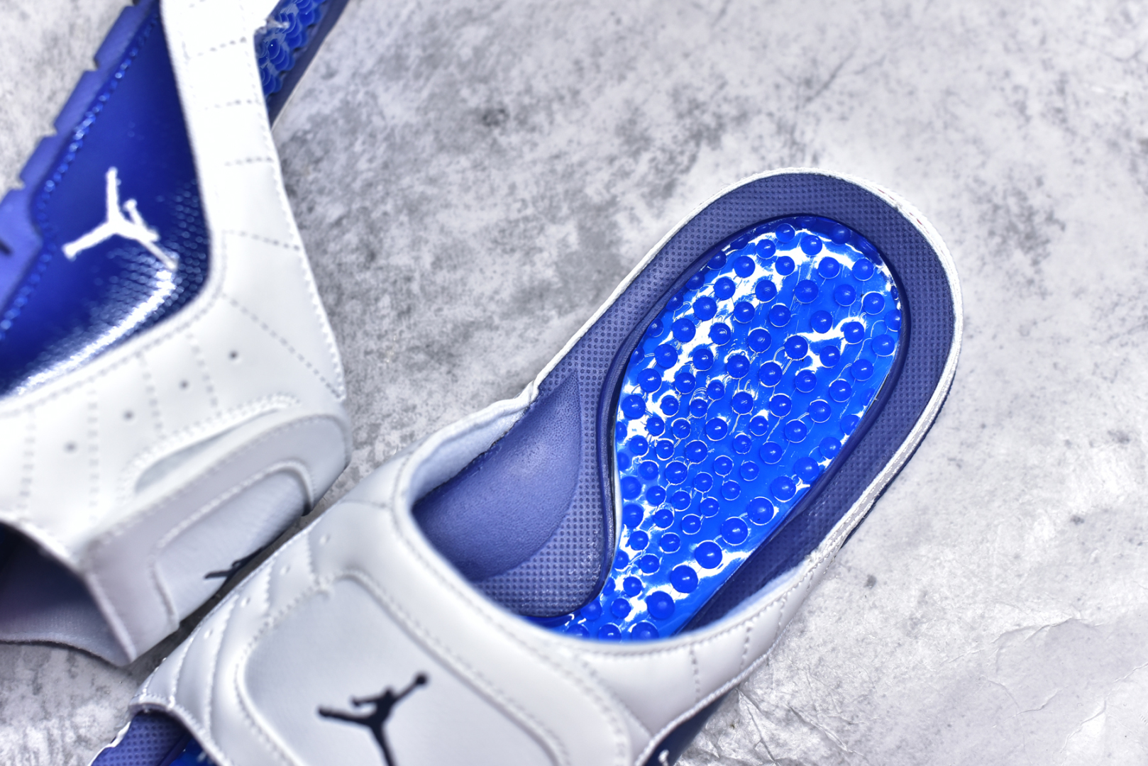 图片[9]-#Air Jordan AJ12 Hydro Retro Slides 飞人运动拖鞋 经典的配色装扮 加上可调节的搭带 TPR 按摩内底和 Phylon 缓震鞋底 以高规格的配置带来非凡舒适的穿着体验 作为AJ的铁杆粉丝 这份夏日精品想必无法忽视 尺码：36-45-选品中心