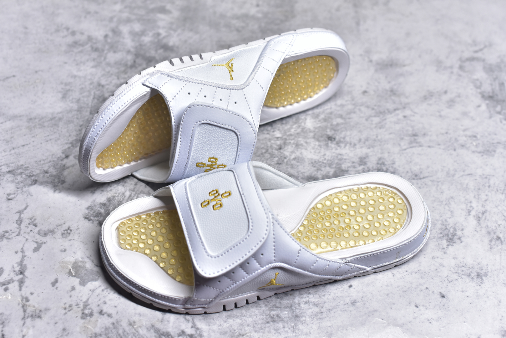 图片[7]-#Air Jordan AJ12 Hydro Retro Slides 飞人运动拖鞋 经典的配色装扮 加上可调节的搭带 TPR 按摩内底和 Phylon 缓震鞋底 以高规格的配置带来非凡舒适的穿着体验 作为AJ的铁杆粉丝 这份夏日精品想必无法忽视 尺码：36-45-选品中心