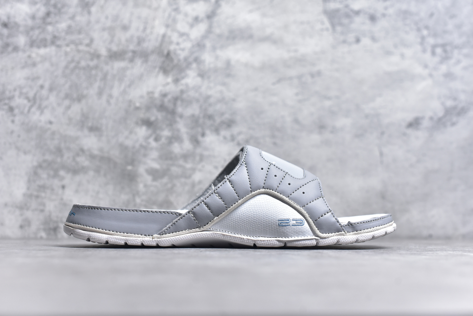 图片[3]-#Air Jordan AJ12 Hydro Retro Slides 飞人运动拖鞋 经典的配色装扮 加上可调节的搭带 TPR 按摩内底和 Phylon 缓震鞋底 以高规格的配置带来非凡舒适的穿着体验 作为AJ的铁杆粉丝 这份夏日精品想必无法忽视 尺码：36-45-选品中心