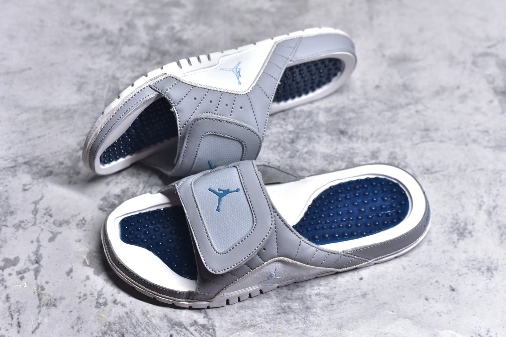 图片[7]-#Air Jordan AJ12 Hydro Retro Slides 飞人运动拖鞋 经典的配色装扮 加上可调节的搭带 TPR 按摩内底和 Phylon 缓震鞋底 以高规格的配置带来非凡舒适的穿着体验 作为AJ的铁杆粉丝 这份夏日精品想必无法忽视 尺码：36-45-选品中心