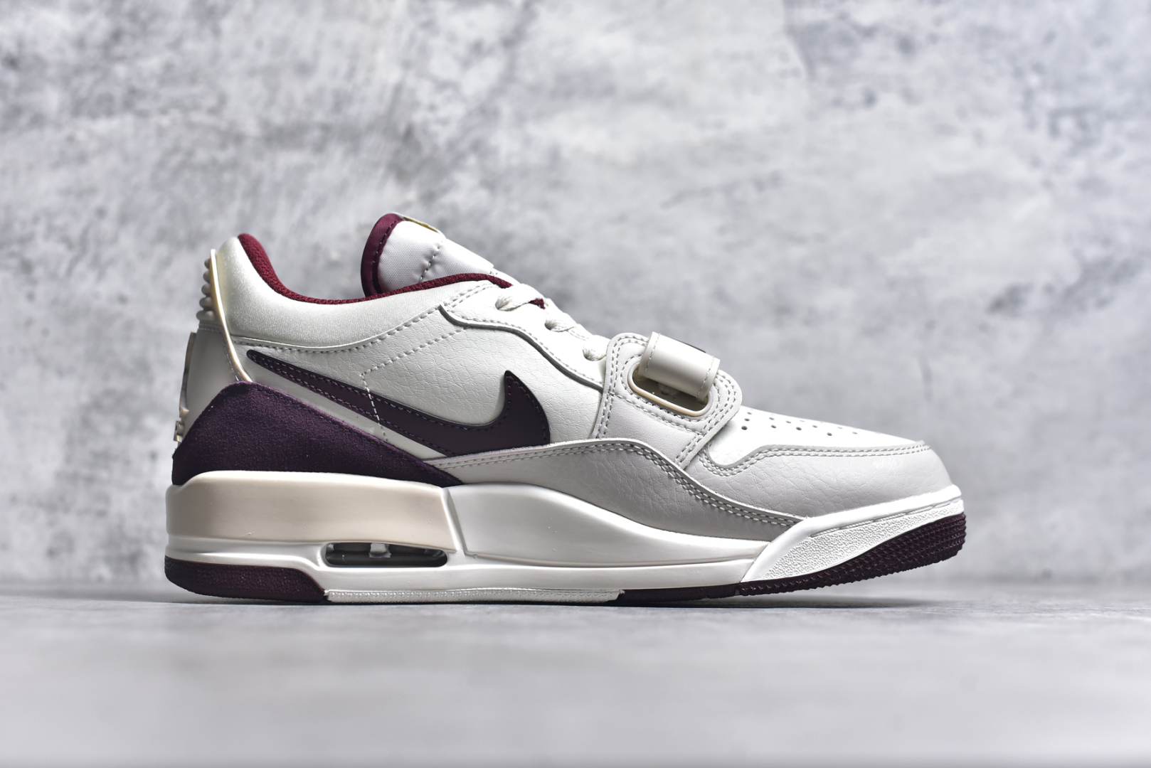 图片[3]-#Air Jordan legacy 312 Low \”Year of The Snak\”蛇年限定乔丹篮球鞋系列 号称 “最强三合一” 的Jordan Legacy 312，自然有着杂交结合的设计，它的名字就展现出它所包含的鞋款元素，312 分别对应了 Air Jordan 3、Air Jordan 1 和 Air Trainer 2，将这三双经典又有不俗人气的鞋款融合，“最强三合一” 的名称由此得来。货号：IB4712-161 尺码：36 36.5 37.5 38 38.5 39 40 40.5 41 42 42.5 43 44 44.5 45 46 47.5-选品中心