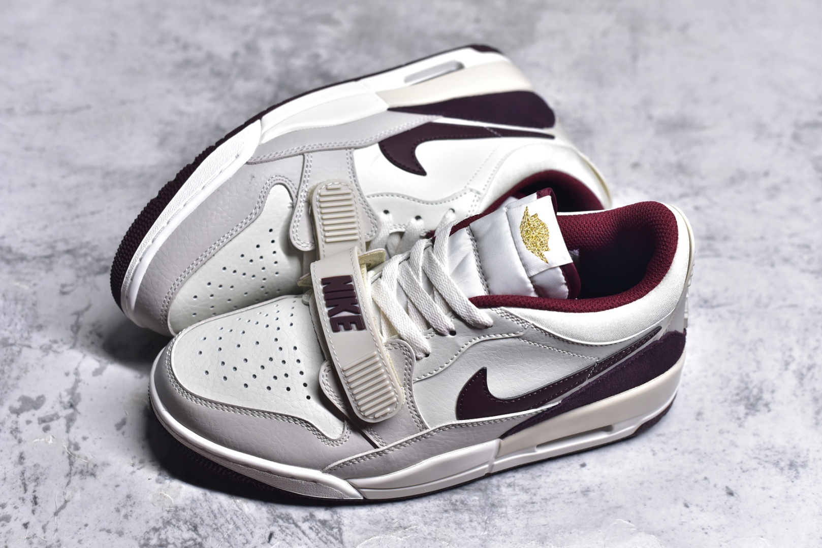 图片[7]-#Air Jordan legacy 312 Low \”Year of The Snak\”蛇年限定乔丹篮球鞋系列 号称 “最强三合一” 的Jordan Legacy 312，自然有着杂交结合的设计，它的名字就展现出它所包含的鞋款元素，312 分别对应了 Air Jordan 3、Air Jordan 1 和 Air Trainer 2，将这三双经典又有不俗人气的鞋款融合，“最强三合一” 的名称由此得来。货号：IB4712-161 尺码：36 36.5 37.5 38 38.5 39 40 40.5 41 42 42.5 43 44 44.5 45 46 47.5-选品中心