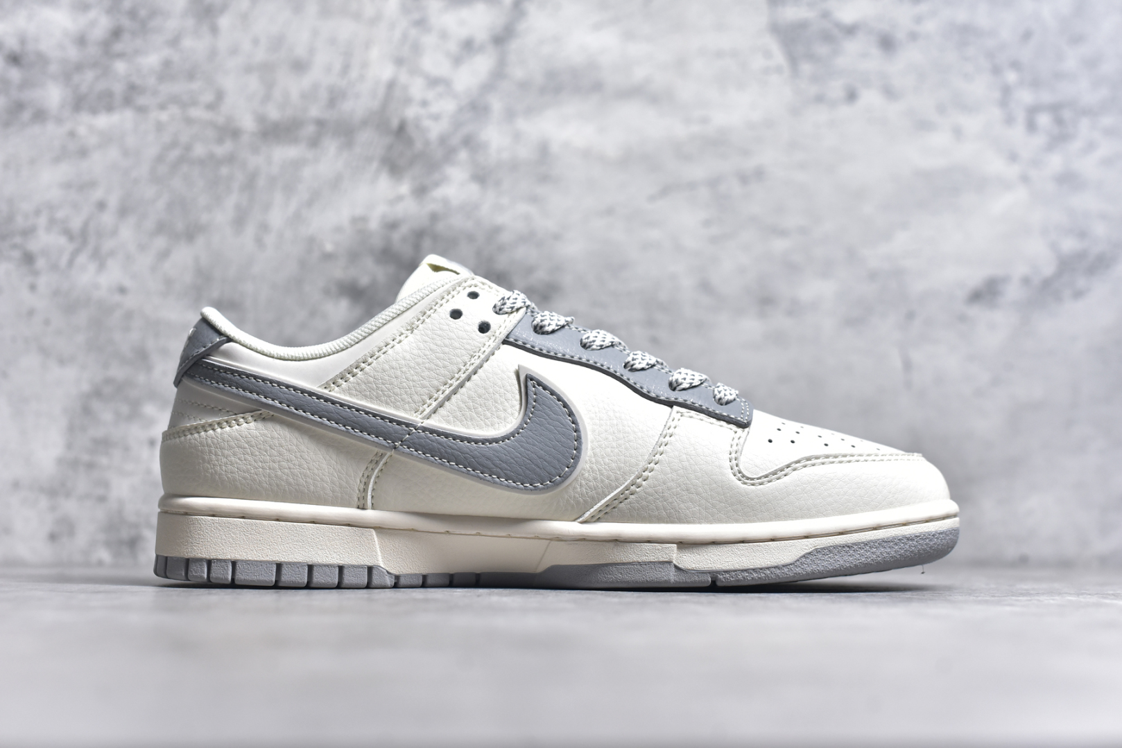 图片[3]-#Nk SB Dunk Low Bape联名 米浅灰 周年高端定制 低帮休闲板鞋 XS6089-508 #定制鞋盒 大厂纯原品质出货 超高清洁度 皮料切割干净无任何毛边 细节完美 尺码：36 36.5 37.5 38 38.5 39 40 40.5 41 42 42.5 43 44 44.5 45 9.E5-选品中心