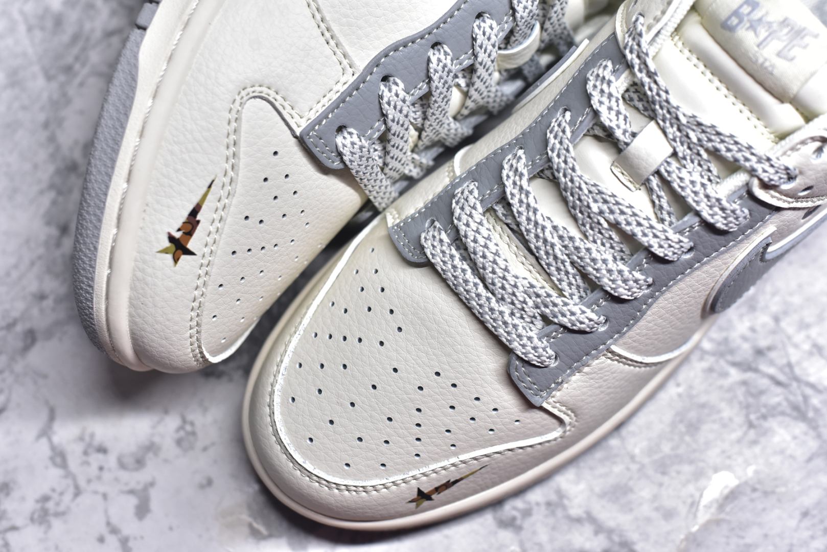 图片[8]-#Nk SB Dunk Low Bape联名 米浅灰 周年高端定制 低帮休闲板鞋 XS6089-508 #定制鞋盒 大厂纯原品质出货 超高清洁度 皮料切割干净无任何毛边 细节完美 尺码：36 36.5 37.5 38 38.5 39 40 40.5 41 42 42.5 43 44 44.5 45 9.E5-选品中心