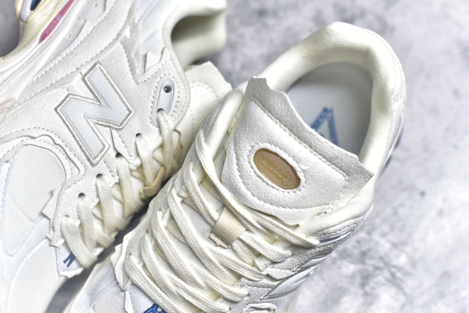 图片[9]-#NewBalance2002R经典的配色，沿袭了面世之初的经典科技，以ENCAP中底配以升级版N-ERGY缓震物料。鞋面则采用特色的柔软麂皮搭以NewBalance经典的尼龙网布，低调中还原跑鞋本真。更年轻化的设计理念与材质，让新世代青年得以用全新视角体验经典鞋款的传奇魅力 尺码： 36-45-选品中心