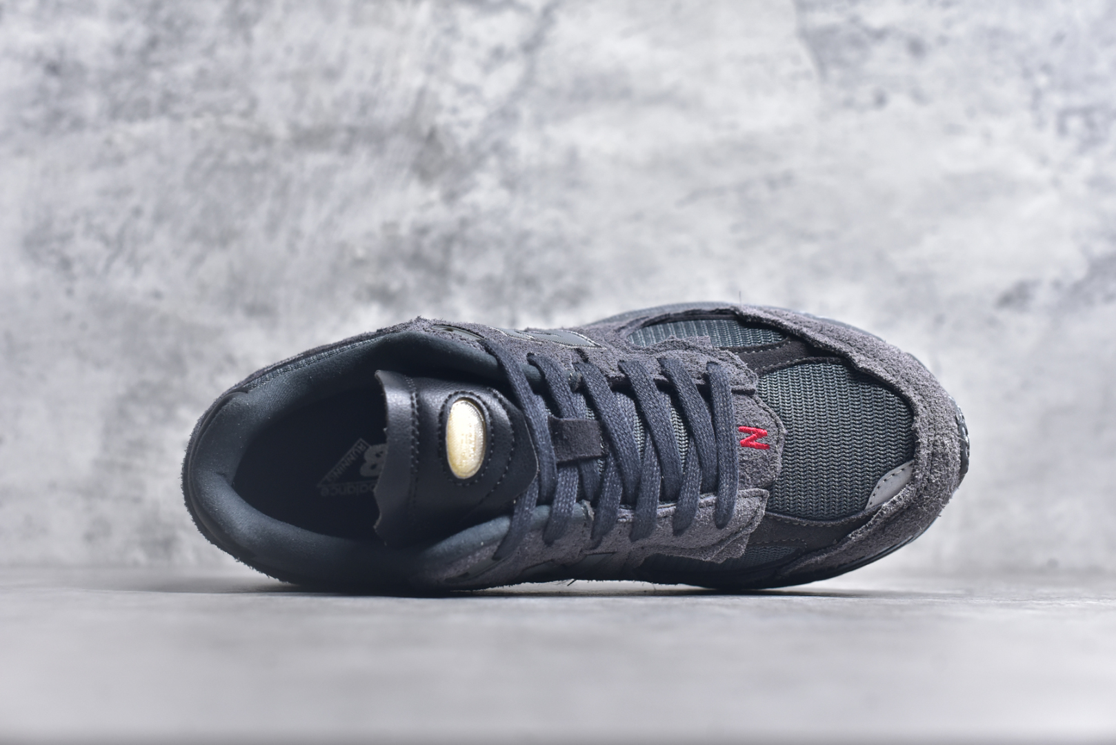 图片[4]-#NewBalance2002R经典的配色，沿袭了面世之初的经典科技，以ENCAP中底配以升级版N-ERGY缓震物料。鞋面则采用特色的柔软麂皮搭以NewBalance经典的尼龙网布，低调中还原跑鞋本真。更年轻化的设计理念与材质，让新世代青年得以用全新视角体验经典鞋款的传奇魅力 尺码： 36-45-选品中心