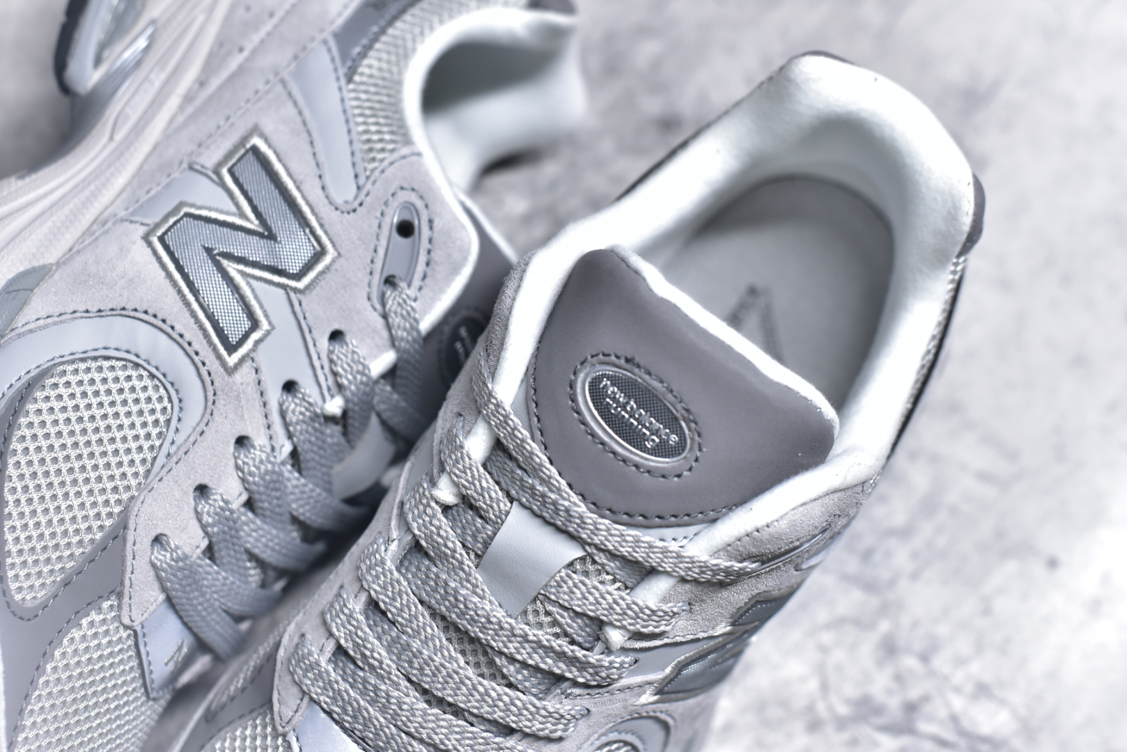 图片[9]-#NewBalance2002R经典的配色，沿袭了面世之初的经典科技，以ENCAP中底配以升级版N-ERGY缓震物料。鞋面则采用特色的柔软麂皮搭以NewBalance经典的尼龙网布，低调中还原跑鞋本真。更年轻化的设计理念与材质，让新世代青年得以用全新视角体验经典鞋款的传奇魅力 尺码： 36-45-选品中心