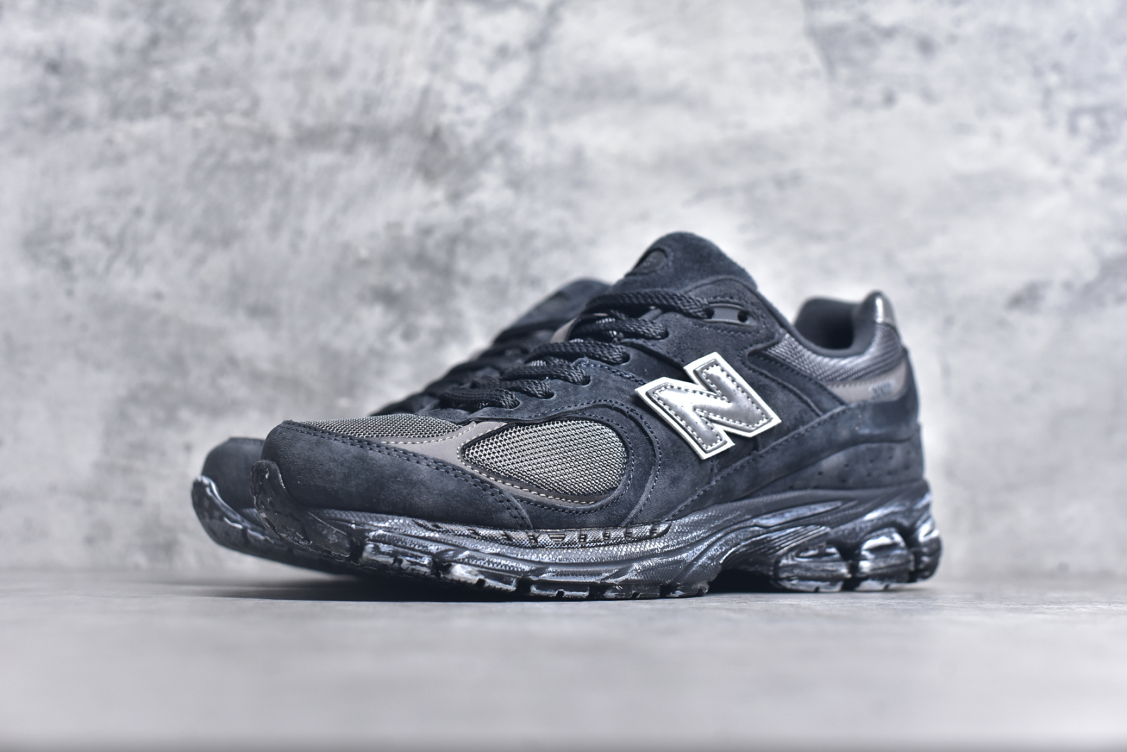 图片[2]-#NewBalance2002R经典的配色，沿袭了面世之初的经典科技，以ENCAP中底配以升级版N-ERGY缓震物料。鞋面则采用特色的柔软麂皮搭以NewBalance经典的尼龙网布，低调中还原跑鞋本真。更年轻化的设计理念与材质，让新世代青年得以用全新视角体验经典鞋款的传奇魅力 尺码： 36-45-选品中心