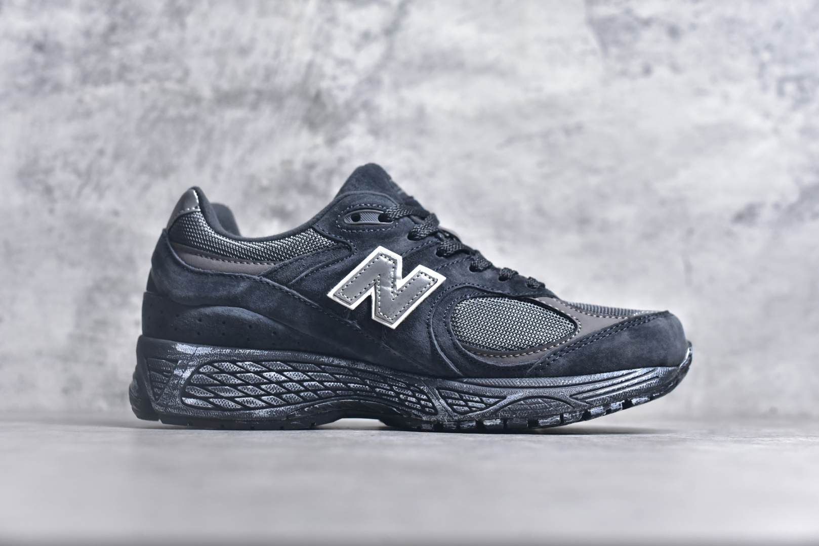 图片[3]-#NewBalance2002R经典的配色，沿袭了面世之初的经典科技，以ENCAP中底配以升级版N-ERGY缓震物料。鞋面则采用特色的柔软麂皮搭以NewBalance经典的尼龙网布，低调中还原跑鞋本真。更年轻化的设计理念与材质，让新世代青年得以用全新视角体验经典鞋款的传奇魅力 尺码： 36-45-选品中心