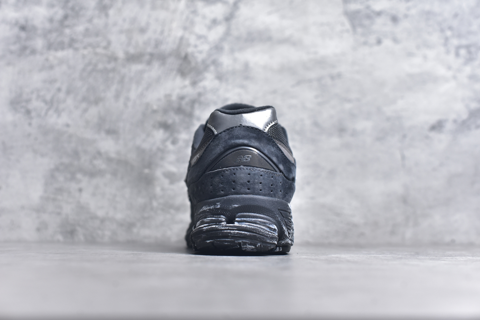 图片[5]-#NewBalance2002R经典的配色，沿袭了面世之初的经典科技，以ENCAP中底配以升级版N-ERGY缓震物料。鞋面则采用特色的柔软麂皮搭以NewBalance经典的尼龙网布，低调中还原跑鞋本真。更年轻化的设计理念与材质，让新世代青年得以用全新视角体验经典鞋款的传奇魅力 尺码： 36-45-选品中心