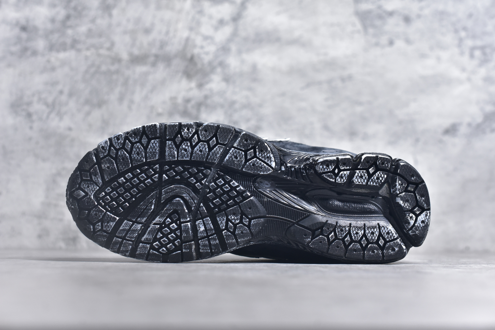 图片[6]-#NewBalance2002R经典的配色，沿袭了面世之初的经典科技，以ENCAP中底配以升级版N-ERGY缓震物料。鞋面则采用特色的柔软麂皮搭以NewBalance经典的尼龙网布，低调中还原跑鞋本真。更年轻化的设计理念与材质，让新世代青年得以用全新视角体验经典鞋款的传奇魅力 尺码： 36-45-选品中心