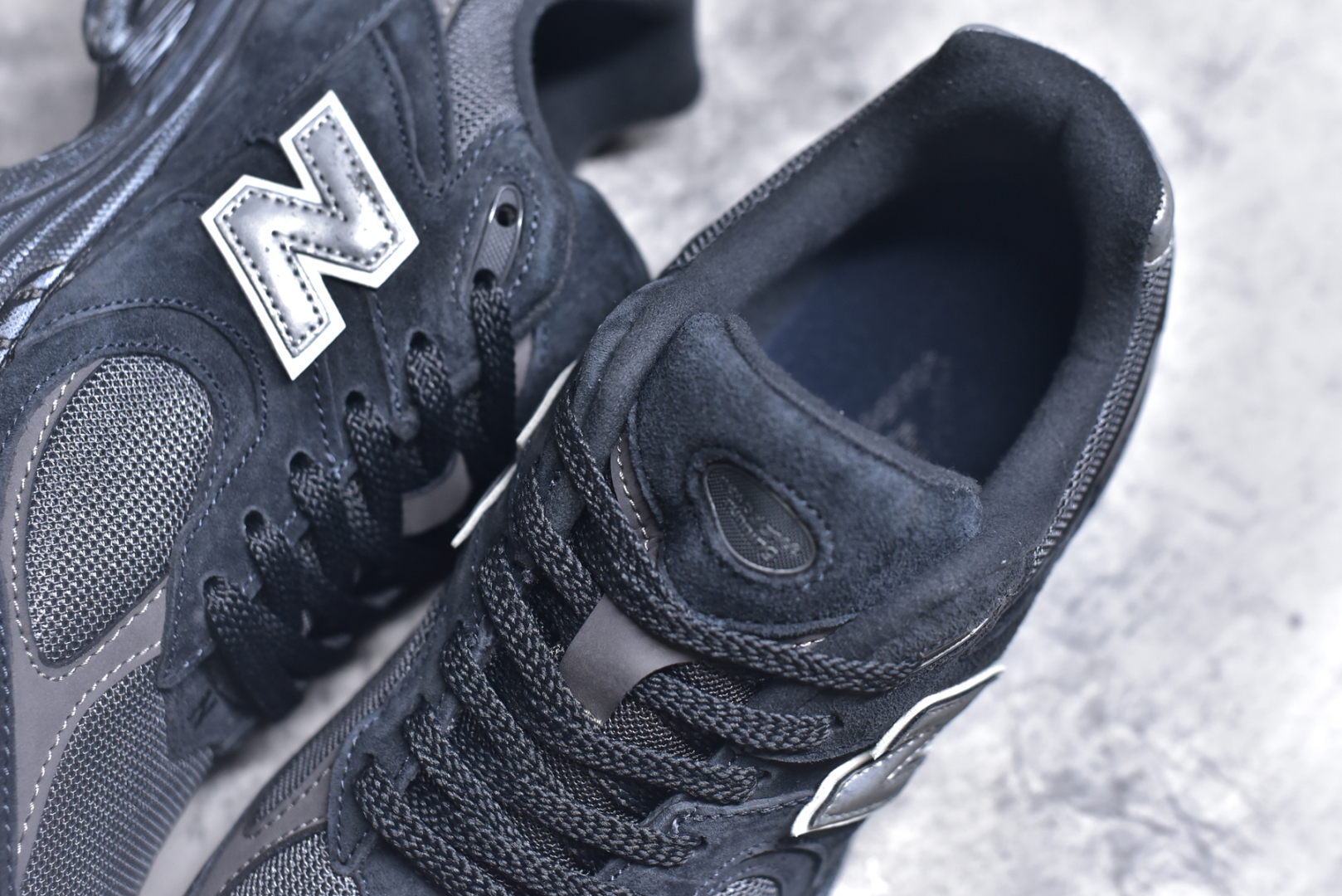图片[9]-#NewBalance2002R经典的配色，沿袭了面世之初的经典科技，以ENCAP中底配以升级版N-ERGY缓震物料。鞋面则采用特色的柔软麂皮搭以NewBalance经典的尼龙网布，低调中还原跑鞋本真。更年轻化的设计理念与材质，让新世代青年得以用全新视角体验经典鞋款的传奇魅力 尺码： 36-45-选品中心