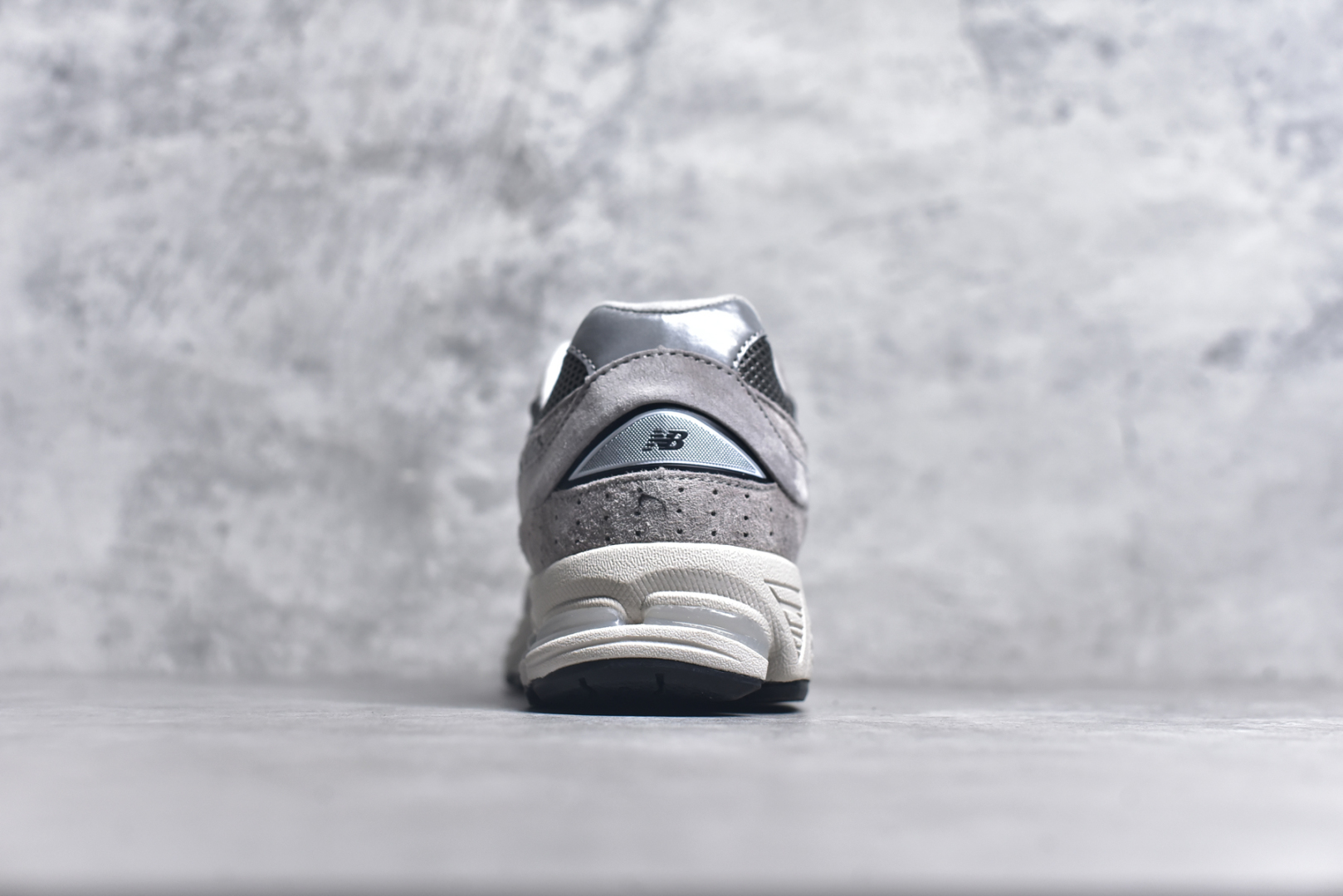 图片[5]-#NewBalance2002R经典的配色，沿袭了面世之初的经典科技，以ENCAP中底配以升级版N-ERGY缓震物料。鞋面则采用特色的柔软麂皮搭以NewBalance经典的尼龙网布，低调中还原跑鞋本真。更年轻化的设计理念与材质，让新世代青年得以用全新视角体验经典鞋款的传奇魅力 尺码： 36-45-选品中心