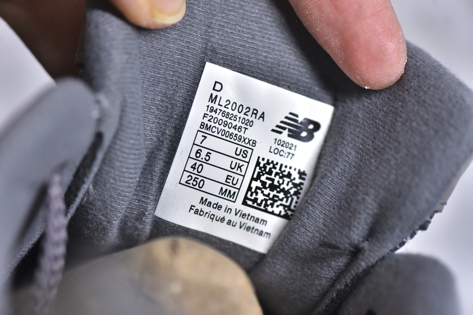 细节图
.
.
.
.
💰195  高性价比版本
【NB】
#NewBalance2002R经典的配色，沿袭了面世之初的经典科技，以ENCAP中底配以升级版N-ERGY缓震物料。鞋面则采用特色的柔软麂皮搭以NewBalance经典的尼龙网布，低调中还原跑鞋本真。更年轻化的设计理念与材质，让新世代青年得以用全新视角体验经典鞋款的传奇魅力  
尺码: 36-45