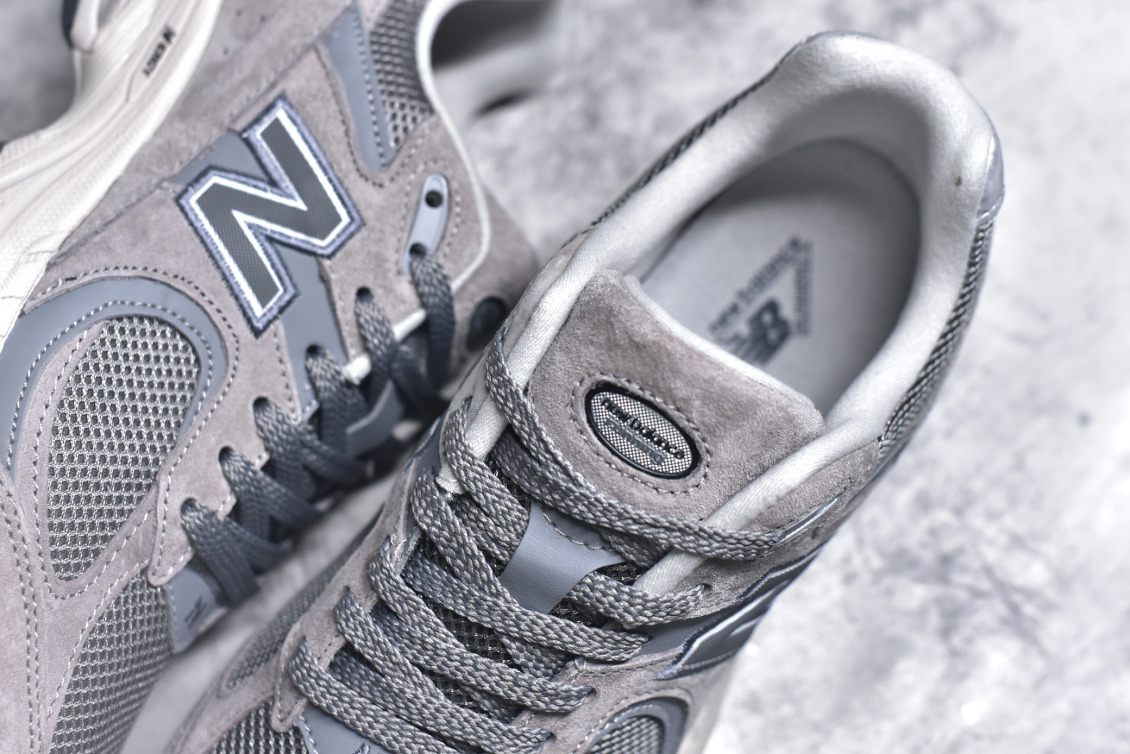 图片[9]-#NewBalance2002R经典的配色，沿袭了面世之初的经典科技，以ENCAP中底配以升级版N-ERGY缓震物料。鞋面则采用特色的柔软麂皮搭以NewBalance经典的尼龙网布，低调中还原跑鞋本真。更年轻化的设计理念与材质，让新世代青年得以用全新视角体验经典鞋款的传奇魅力 尺码： 36-45-选品中心