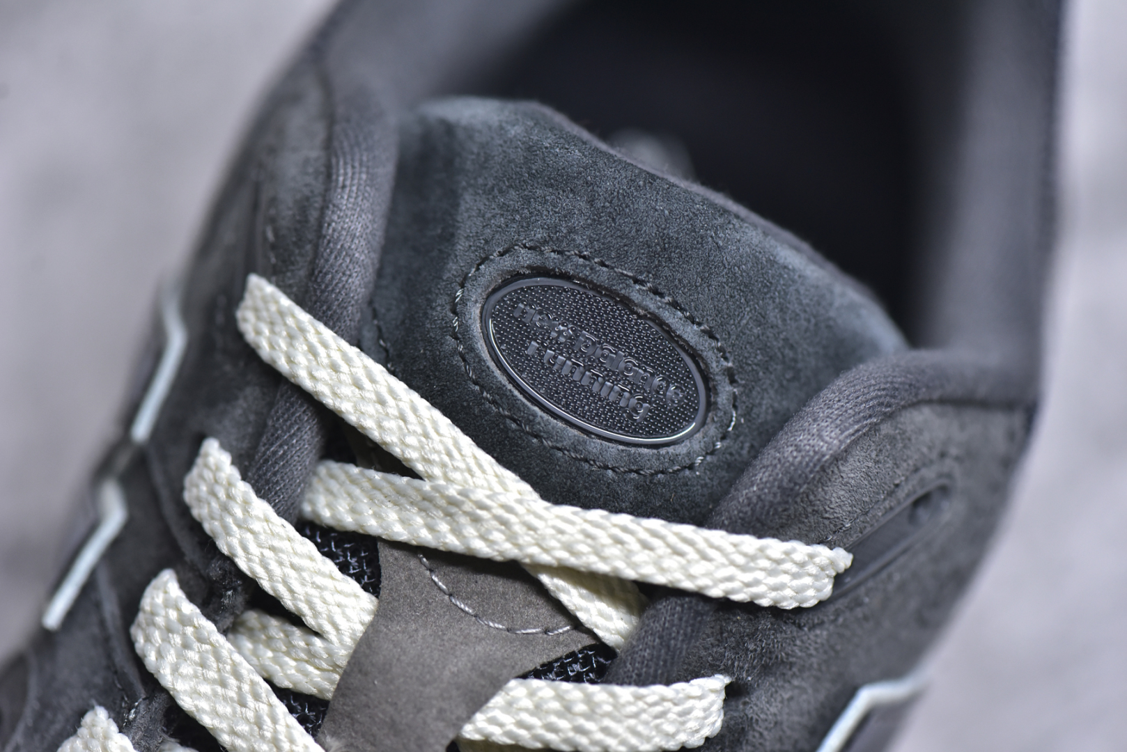 细节图
.
.
.
.
💰195  高性价比版本
【NB】
#NewBalance2002R经典的配色，沿袭了面世之初的经典科技，以ENCAP中底配以升级版N-ERGY缓震物料。鞋面则采用特色的柔软麂皮搭以NewBalance经典的尼龙网布，低调中还原跑鞋本真。更年轻化的设计理念与材质，让新世代青年得以用全新视角体验经典鞋款的传奇魅力  
尺码: 36-45
