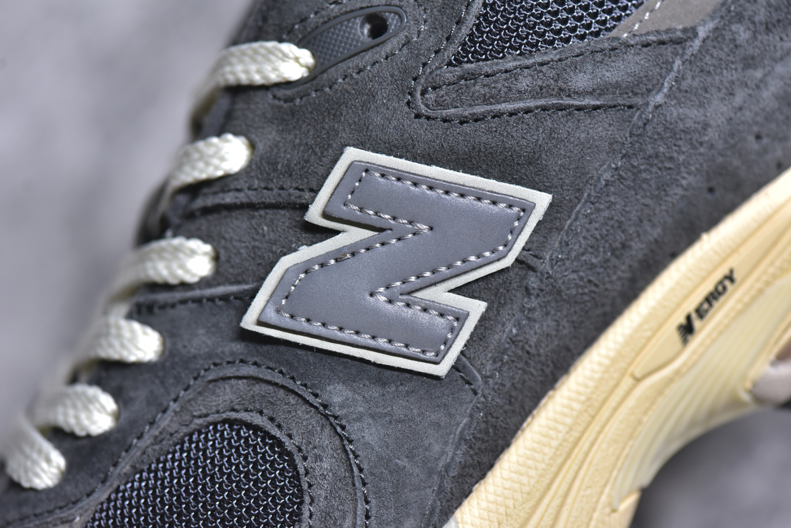 细节图
.
.
.
.
💰195  高性价比版本
【NB】
#NewBalance2002R经典的配色，沿袭了面世之初的经典科技，以ENCAP中底配以升级版N-ERGY缓震物料。鞋面则采用特色的柔软麂皮搭以NewBalance经典的尼龙网布，低调中还原跑鞋本真。更年轻化的设计理念与材质，让新世代青年得以用全新视角体验经典鞋款的传奇魅力  
尺码: 36-45