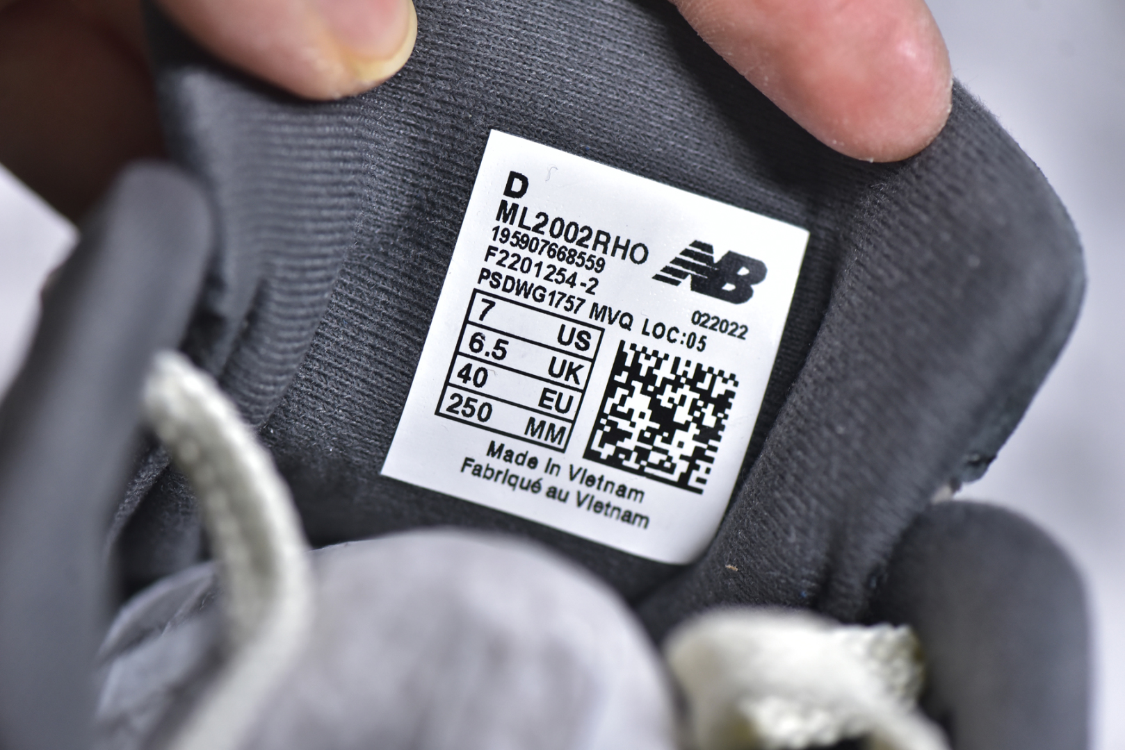 细节图
.
.
.
.
💰195  高性价比版本
【NB】
#NewBalance2002R经典的配色，沿袭了面世之初的经典科技，以ENCAP中底配以升级版N-ERGY缓震物料。鞋面则采用特色的柔软麂皮搭以NewBalance经典的尼龙网布，低调中还原跑鞋本真。更年轻化的设计理念与材质，让新世代青年得以用全新视角体验经典鞋款的传奇魅力  
尺码: 36-45