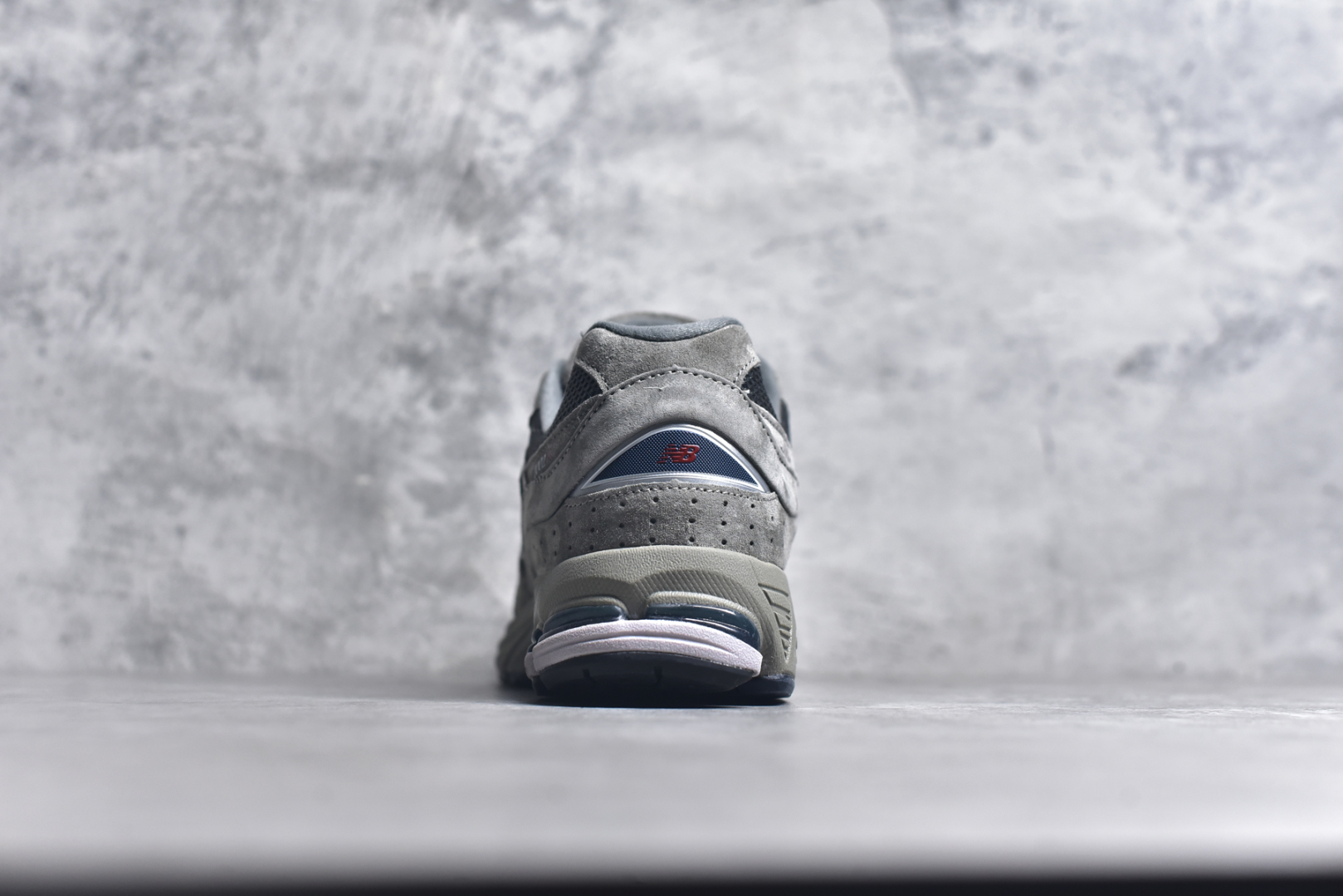 图片[5]-#NewBalance2002R经典的配色，沿袭了面世之初的经典科技，以ENCAP中底配以升级版N-ERGY缓震物料。鞋面则采用特色的柔软麂皮搭以NewBalance经典的尼龙网布，低调中还原跑鞋本真。更年轻化的设计理念与材质，让新世代青年得以用全新视角体验经典鞋款的传奇魅力 尺码： 36-45-选品中心