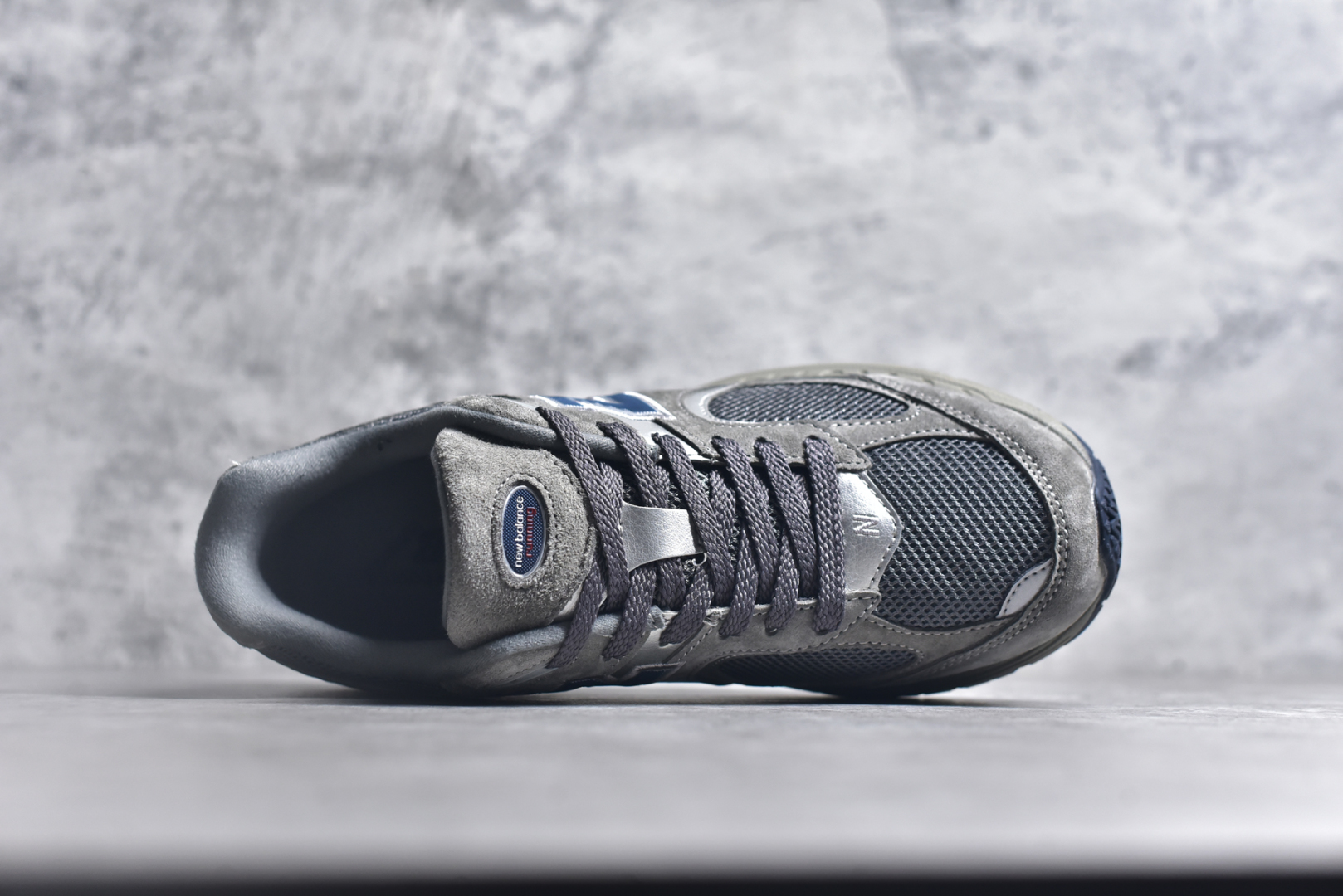 图片[4]-#NewBalance2002R经典的配色，沿袭了面世之初的经典科技，以ENCAP中底配以升级版N-ERGY缓震物料。鞋面则采用特色的柔软麂皮搭以NewBalance经典的尼龙网布，低调中还原跑鞋本真。更年轻化的设计理念与材质，让新世代青年得以用全新视角体验经典鞋款的传奇魅力 尺码： 36-45-选品中心