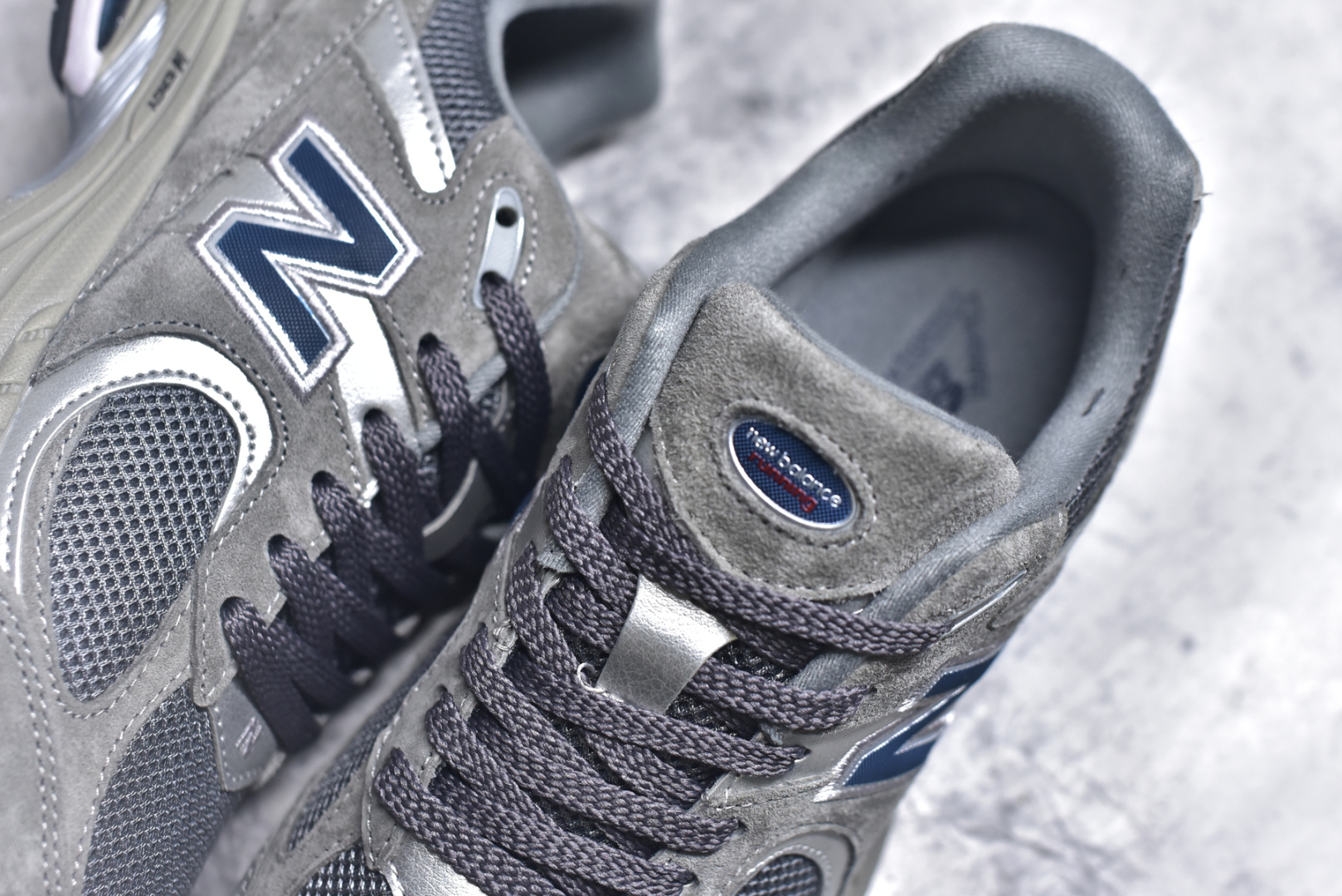图片[9]-#NewBalance2002R经典的配色，沿袭了面世之初的经典科技，以ENCAP中底配以升级版N-ERGY缓震物料。鞋面则采用特色的柔软麂皮搭以NewBalance经典的尼龙网布，低调中还原跑鞋本真。更年轻化的设计理念与材质，让新世代青年得以用全新视角体验经典鞋款的传奇魅力 尺码： 36-45-选品中心