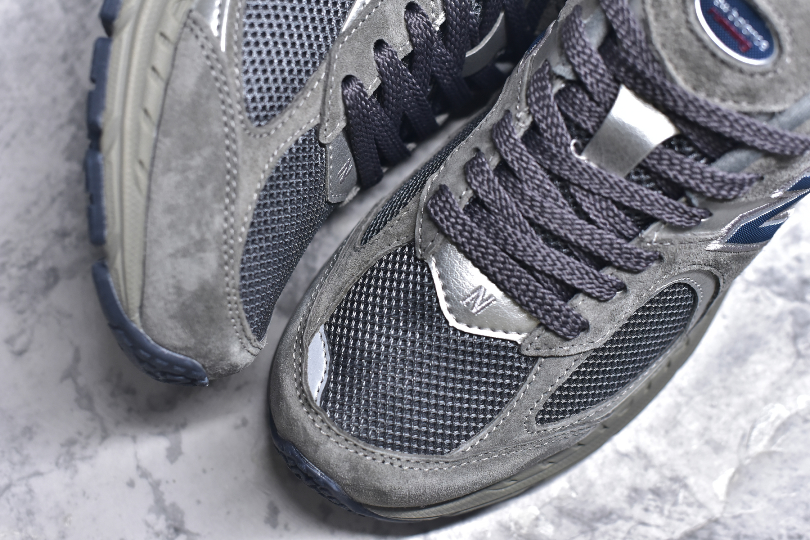 图片[8]-#NewBalance2002R经典的配色，沿袭了面世之初的经典科技，以ENCAP中底配以升级版N-ERGY缓震物料。鞋面则采用特色的柔软麂皮搭以NewBalance经典的尼龙网布，低调中还原跑鞋本真。更年轻化的设计理念与材质，让新世代青年得以用全新视角体验经典鞋款的传奇魅力 尺码： 36-45-选品中心