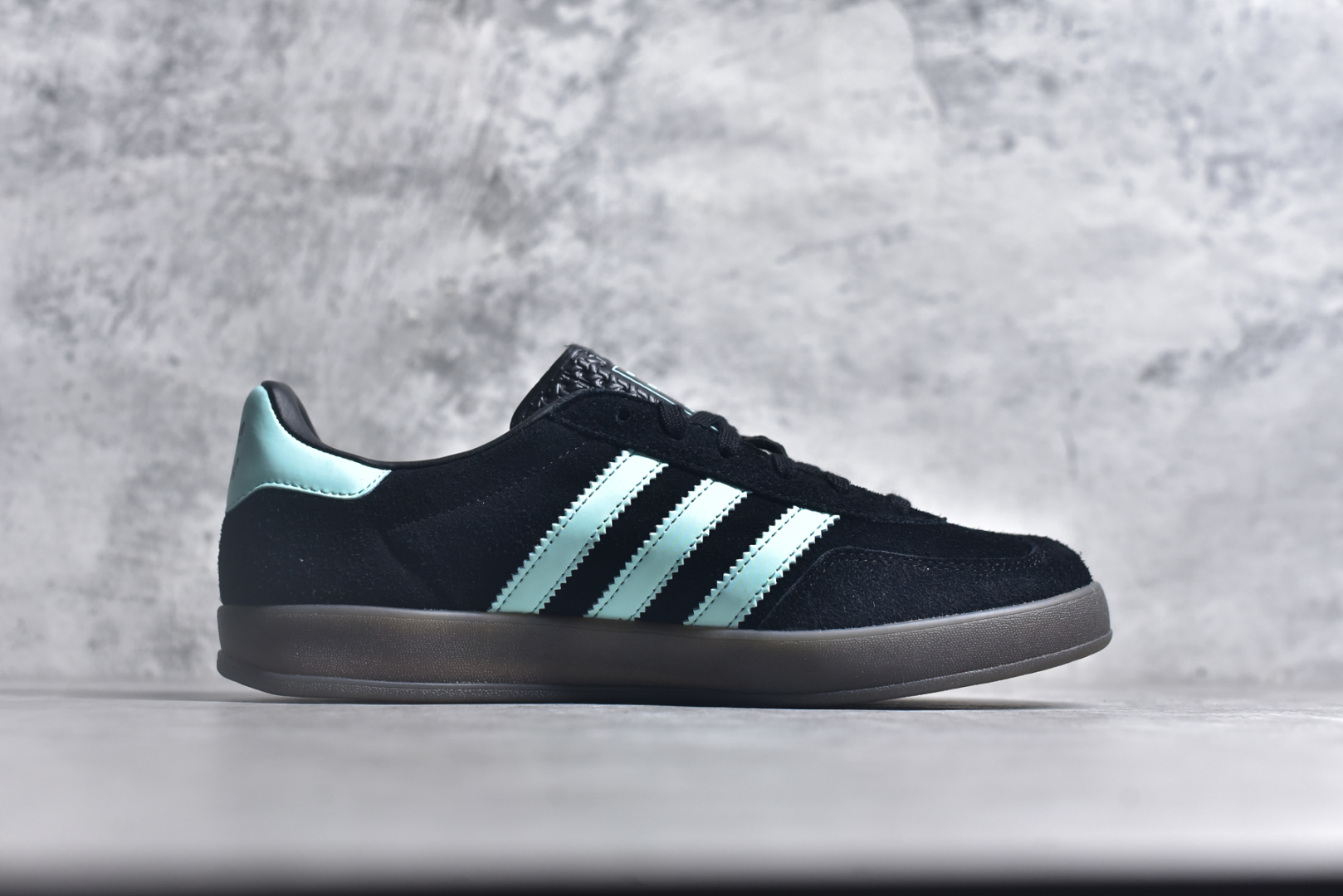 图片[3]-#AD Gazelle Indoor Trainers 羚羊内训系列低帮复古百搭休闲运动德训风板鞋 JR7112 90年代经典的复刻版！自60年代以足球训练鞋面世以来,Gazelle就以其经典设计席卷全球。1991年版本的复刻,再造经典Gazelle。采用皮革打造,搭配浊色细节,让这款经典更加简约。尺码：36 36⅔ 37⅓ 38 38⅔ 39⅓ 40 40⅔ 41⅓ 42 42⅔ 43⅓ 44⅓ 44⅔ 45-选品中心