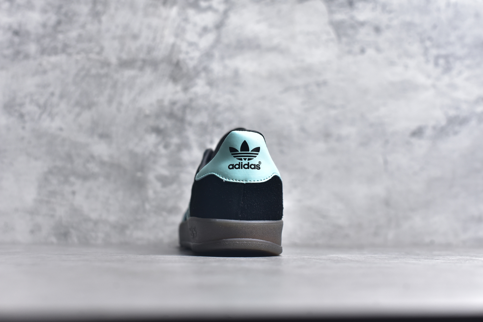 图片[5]-#AD Gazelle Indoor Trainers 羚羊内训系列低帮复古百搭休闲运动德训风板鞋 JR7112 90年代经典的复刻版！自60年代以足球训练鞋面世以来,Gazelle就以其经典设计席卷全球。1991年版本的复刻,再造经典Gazelle。采用皮革打造,搭配浊色细节,让这款经典更加简约。尺码：36 36⅔ 37⅓ 38 38⅔ 39⅓ 40 40⅔ 41⅓ 42 42⅔ 43⅓ 44⅓ 44⅔ 45-选品中心