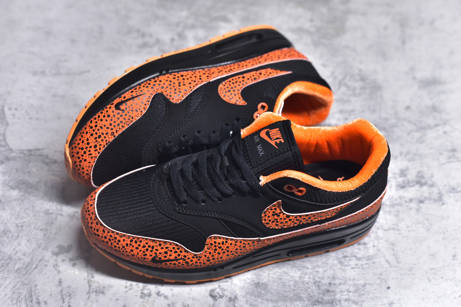 图片[7]-#NK Air Max 1 初代复古气垫慢跑鞋 FD3258-006 由Tinker Hatfeld和Mark Parker在1987年设计 灵感来自于巴黎蓬皮杜中心 在参观了蓬皮杜中心之后提出了Air Max的标志性开窗可视气垫的理念 并将其实际开发成功 是NK史上第一双可视气垫跑鞋 凭借着Air Max气垫带来的舒适脚感和鞋面面料上的不断精进才使得Air Max 1在现如今都是复古慢跑鞋的首选 深厚的历史渊源 独特的流线形设计 极为复古的外观使得它深受鞋迷的喜爱 尺码：36 36.5 37.5 38 38.5 39 40 40.5 41 42 42.5 43 44 44.5 45-选品中心