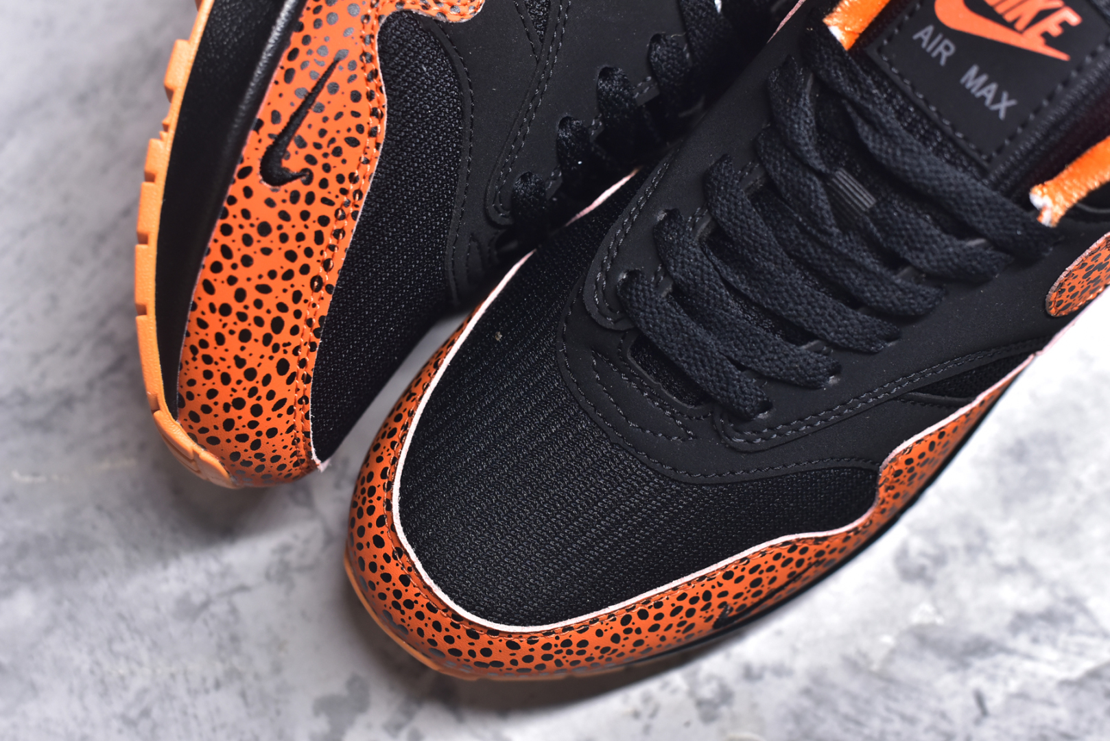 图片[8]-#NK Air Max 1 初代复古气垫慢跑鞋 FD3258-006 由Tinker Hatfeld和Mark Parker在1987年设计 灵感来自于巴黎蓬皮杜中心 在参观了蓬皮杜中心之后提出了Air Max的标志性开窗可视气垫的理念 并将其实际开发成功 是NK史上第一双可视气垫跑鞋 凭借着Air Max气垫带来的舒适脚感和鞋面面料上的不断精进才使得Air Max 1在现如今都是复古慢跑鞋的首选 深厚的历史渊源 独特的流线形设计 极为复古的外观使得它深受鞋迷的喜爱 尺码：36 36.5 37.5 38 38.5 39 40 40.5 41 42 42.5 43 44 44.5 45-选品中心