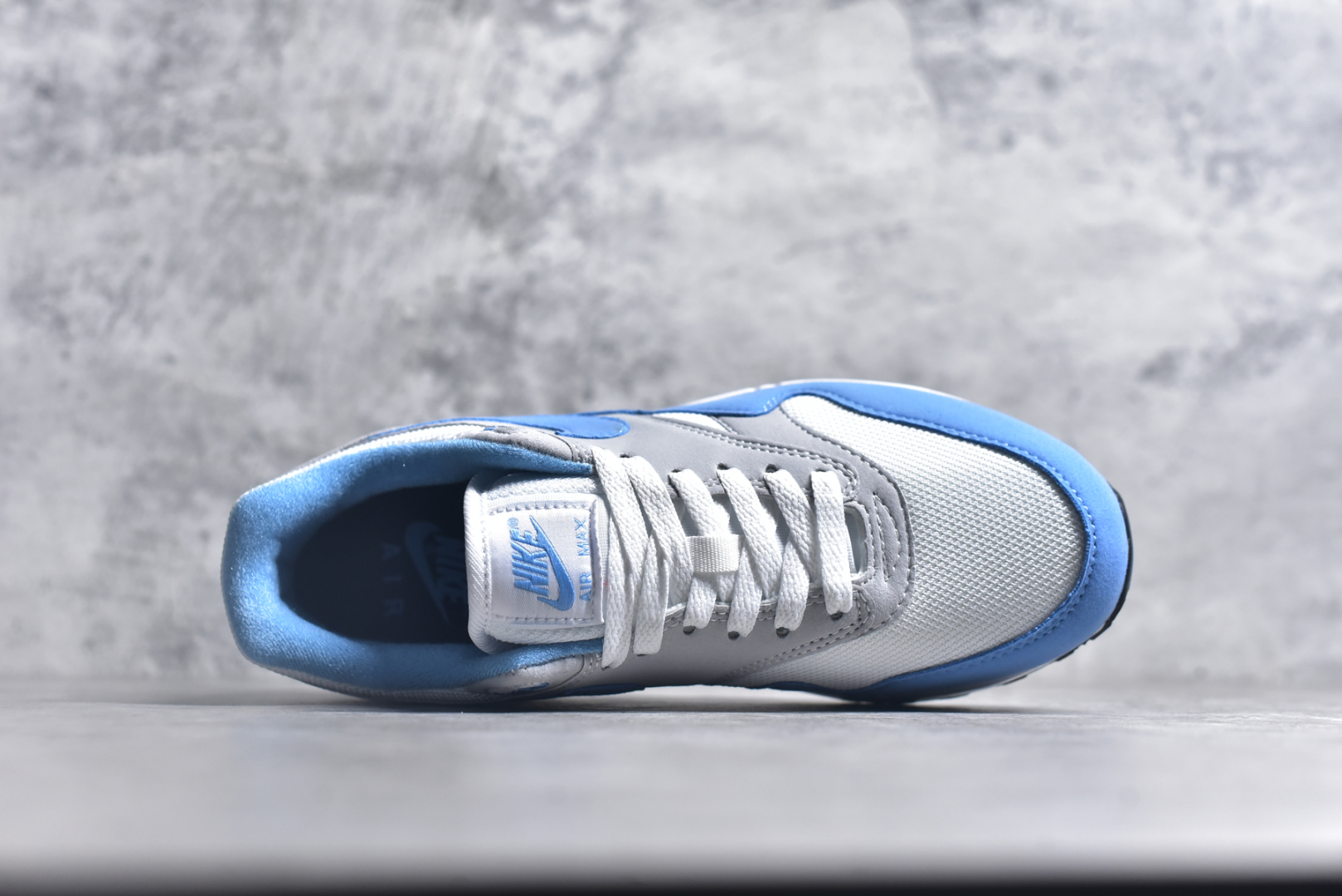图片[4]-#NK Air Max 1 初代复古气垫慢跑鞋 FD3258-006 由Tinker Hatfeld和Mark Parker在1987年设计 灵感来自于巴黎蓬皮杜中心 在参观了蓬皮杜中心之后提出了Air Max的标志性开窗可视气垫的理念 并将其实际开发成功 是NK史上第一双可视气垫跑鞋 凭借着Air Max气垫带来的舒适脚感和鞋面面料上的不断精进才使得Air Max 1在现如今都是复古慢跑鞋的首选 深厚的历史渊源 独特的流线形设计 极为复古的外观使得它深受鞋迷的喜爱 尺码：36 36.5 37.5 38 38.5 39 40 40.5 41 42 42.5 43 44 44.5 45-选品中心