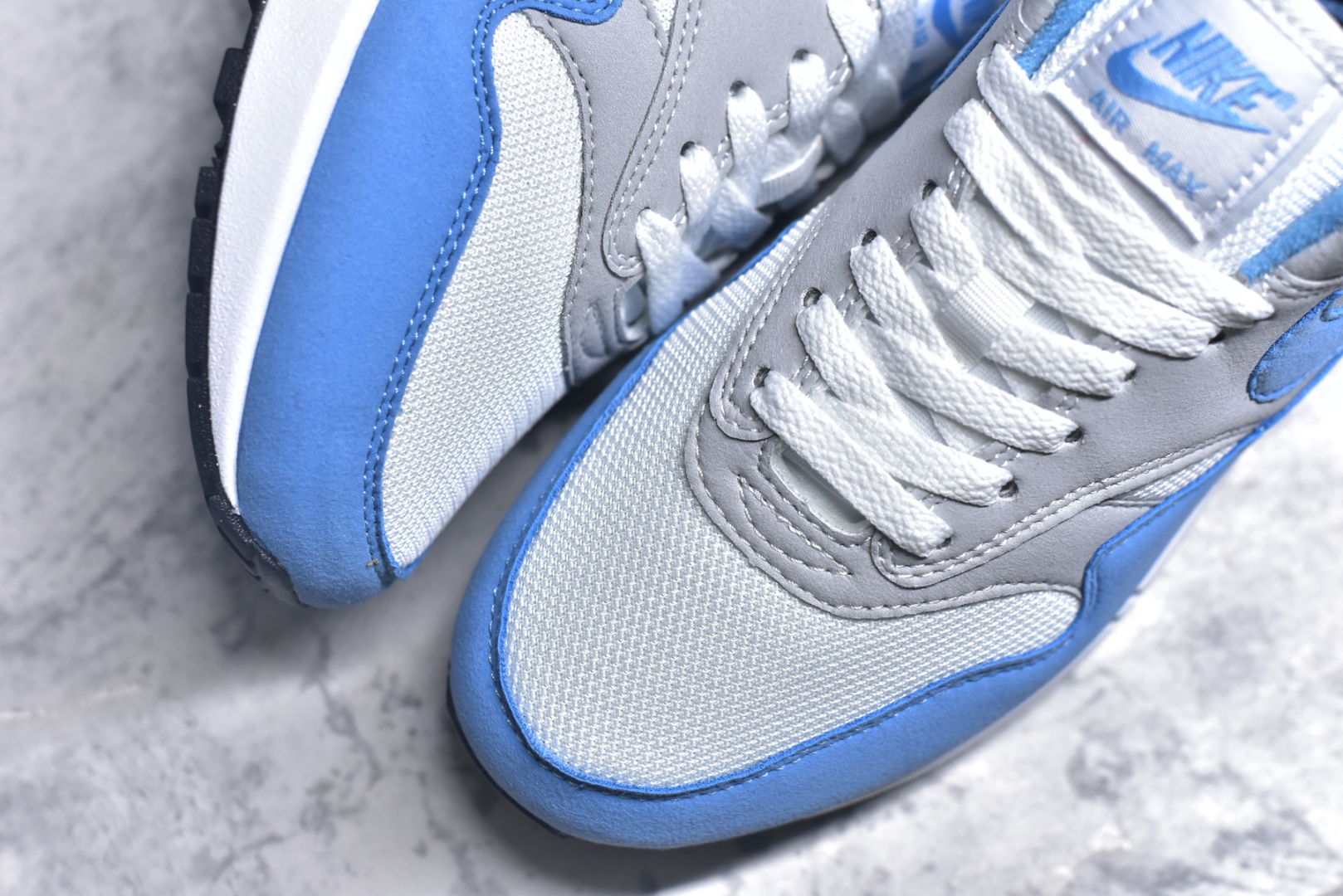 图片[8]-#NK Air Max 1 初代复古气垫慢跑鞋 FD3258-006 由Tinker Hatfeld和Mark Parker在1987年设计 灵感来自于巴黎蓬皮杜中心 在参观了蓬皮杜中心之后提出了Air Max的标志性开窗可视气垫的理念 并将其实际开发成功 是NK史上第一双可视气垫跑鞋 凭借着Air Max气垫带来的舒适脚感和鞋面面料上的不断精进才使得Air Max 1在现如今都是复古慢跑鞋的首选 深厚的历史渊源 独特的流线形设计 极为复古的外观使得它深受鞋迷的喜爱 尺码：36 36.5 37.5 38 38.5 39 40 40.5 41 42 42.5 43 44 44.5 45-选品中心