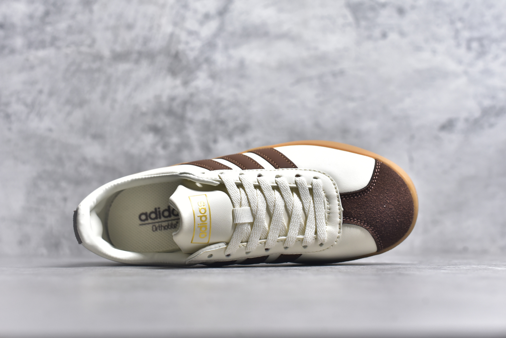 图片[4]-#AD Grand Court Base 00s 复古轻便休闲低帮板鞋 GW9250 整双鞋以传统的低帮呈现的清新造型 鞋头优先头层反毛皮 防滑耐磨大底 并且厚度十分可观 相信可以将脚感与增高效果双双拿捏 尺码：36 36.5 37 38 38.5 39 40 40.5 41 42 42.5 43 44 45-选品中心