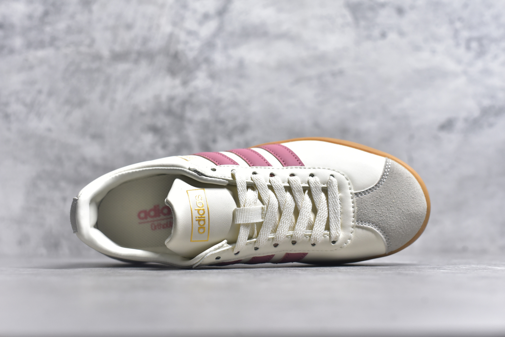 图片[4]-#AD Grand Court Base 00s 复古轻便休闲低帮板鞋 GW9250 整双鞋以传统的低帮呈现的清新造型 鞋头优先头层反毛皮 防滑耐磨大底 并且厚度十分可观 相信可以将脚感与增高效果双双拿捏 尺码：36 36.5 37 38 38.5 39 40 40.5 41 42 42.5 43 44 45-选品中心