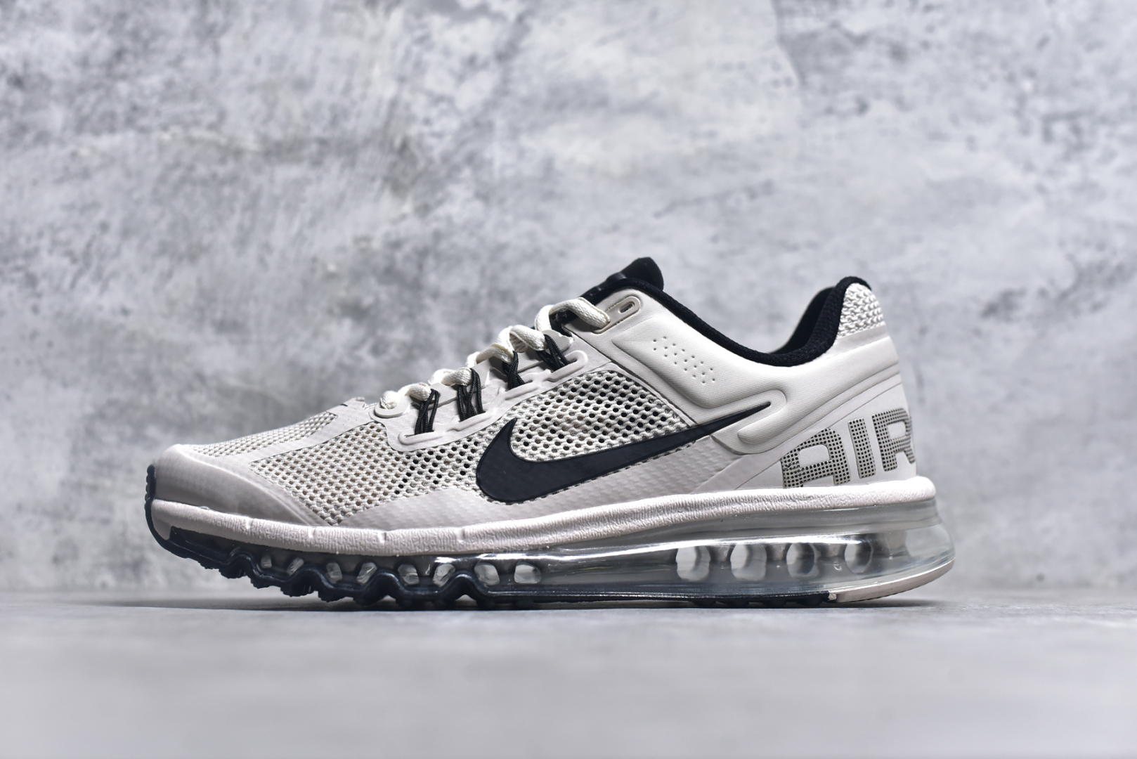 #NK Air Max 2013 经典舒适时尚耐磨透气低帮气垫跑步鞋 携时尚设计闪亮回归 出众有型 采用网眼布细节和运动风无缝覆面 助你保持清爽感受 塑就焕新造型 经典 Flywire 设计搭配经典全掌型 Max Air 缓震配置 缔造出众舒适感和支撑效果实拍调校N版已经零色差零失真 百分百还原实物色彩所见即所得 不存在货不对板色差等低级问题 选购参考实物拍摄 不混卖不参货 只用心做好货严格选品 承诺混一赔十 尺码：35.5 36 36.5 37.5 38 38.5 39 40 40.5 41 42 42.5 43 44 44.5 45 46 46.5-选品中心