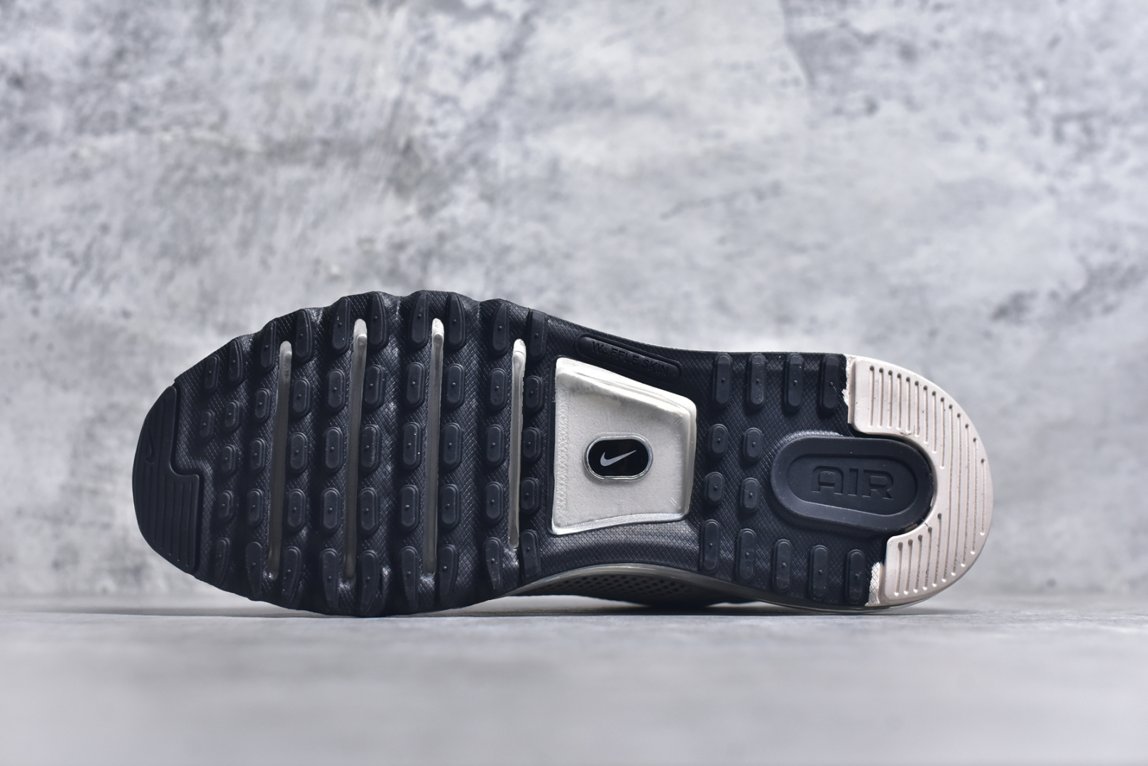 图片[6]-#NK Air Max 2013 经典舒适时尚耐磨透气低帮气垫跑步鞋 携时尚设计闪亮回归 出众有型 采用网眼布细节和运动风无缝覆面 助你保持清爽感受 塑就焕新造型 经典 Flywire 设计搭配经典全掌型 Max Air 缓震配置 缔造出众舒适感和支撑效果实拍调校N版已经零色差零失真 百分百还原实物色彩所见即所得 不存在货不对板色差等低级问题 选购参考实物拍摄 不混卖不参货 只用心做好货严格选品 承诺混一赔十 尺码：35.5 36 36.5 37.5 38 38.5 39 40 40.5 41 42 42.5 43 44 44.5 45 46 46.5-选品中心