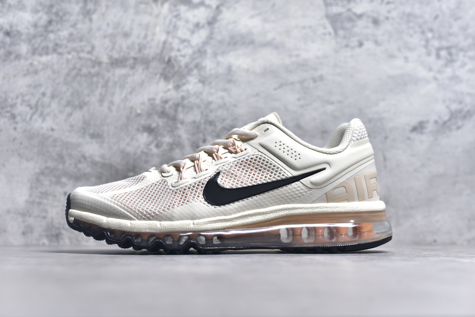 #NK Air Max 2013 经典舒适时尚耐磨透气低帮气垫跑步鞋 携时尚设计闪亮回归 出众有型 采用网眼布细节和运动风无缝覆面 助你保持清爽感受 塑就焕新造型 经典 Flywire 设计搭配经典全掌型 Max Air 缓震配置 缔造出众舒适感和支撑效果实拍调校N版已经零色差零失真 百分百还原实物色彩所见即所得 不存在货不对板色差等低级问题 选购参考实物拍摄 不混卖不参货 只用心做好货严格选品 承诺混一赔十 尺码：35.5 36 36.5 37.5 38 38.5 39 40 40.5 41 42 42.5 43 44 44.5 45 46 46.5-选品中心