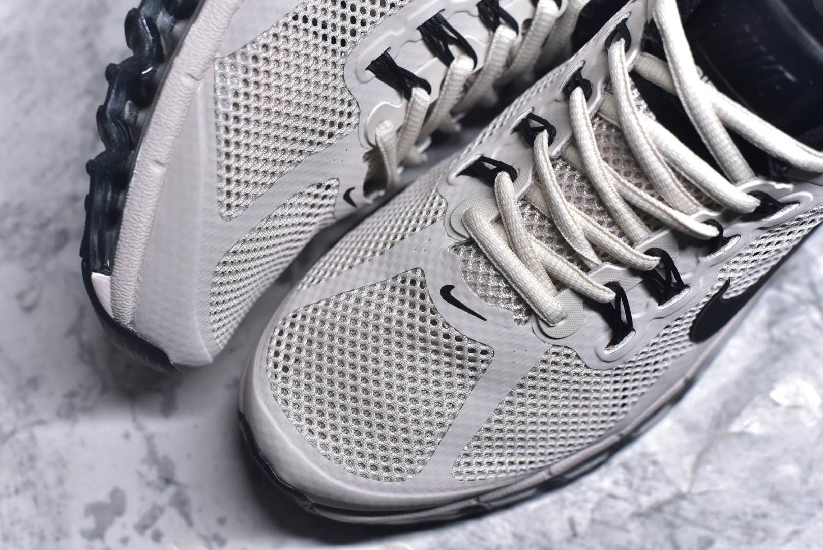 图片[8]-#NK Air Max 2013 经典舒适时尚耐磨透气低帮气垫跑步鞋 携时尚设计闪亮回归 出众有型 采用网眼布细节和运动风无缝覆面 助你保持清爽感受 塑就焕新造型 经典 Flywire 设计搭配经典全掌型 Max Air 缓震配置 缔造出众舒适感和支撑效果实拍调校N版已经零色差零失真 百分百还原实物色彩所见即所得 不存在货不对板色差等低级问题 选购参考实物拍摄 不混卖不参货 只用心做好货严格选品 承诺混一赔十 尺码：35.5 36 36.5 37.5 38 38.5 39 40 40.5 41 42 42.5 43 44 44.5 45 46 46.5-选品中心