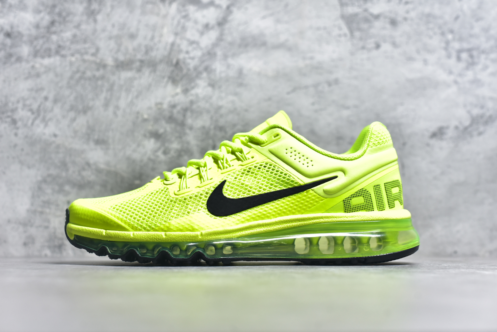 #NK Air Max 2013 经典舒适时尚耐磨透气低帮气垫跑步鞋 携时尚设计闪亮回归 出众有型 采用网眼布细节和运动风无缝覆面 助你保持清爽感受 塑就焕新造型 经典 Flywire 设计搭配经典全掌型 Max Air 缓震配置 缔造出众舒适感和支撑效果实拍调校N版已经零色差零失真 百分百还原实物色彩所见即所得 不存在货不对板色差等低级问题 选购参考实物拍摄 不混卖不参货 只用心做好货严格选品 承诺混一赔十 尺码：35.5 36 36.5 37.5 38 38.5 39 40 40.5 41 42 42.5 43 44 44.5 45 46 46.5-选品中心