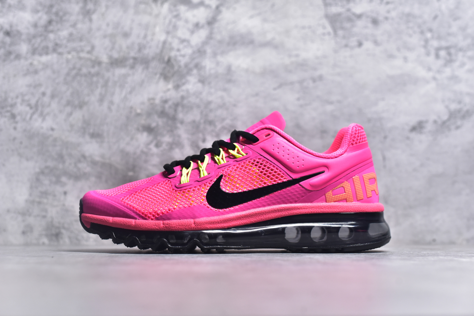 #NK Air Max 2013 经典舒适时尚耐磨透气低帮气垫跑步鞋 携时尚设计闪亮回归 出众有型 采用网眼布细节和运动风无缝覆面 助你保持清爽感受 塑就焕新造型 经典 Flywire 设计搭配经典全掌型 Max Air 缓震配置 缔造出众舒适感和支撑效果实拍调校N版已经零色差零失真 百分百还原实物色彩所见即所得 不存在货不对板色差等低级问题 选购参考实物拍摄 不混卖不参货 只用心做好货严格选品 承诺混一赔十 尺码：35.5 36 36.5 37.5 38 38.5 39 40 40.5 41 42 42.5 43 44 44.5 45 46 46.5-选品中心