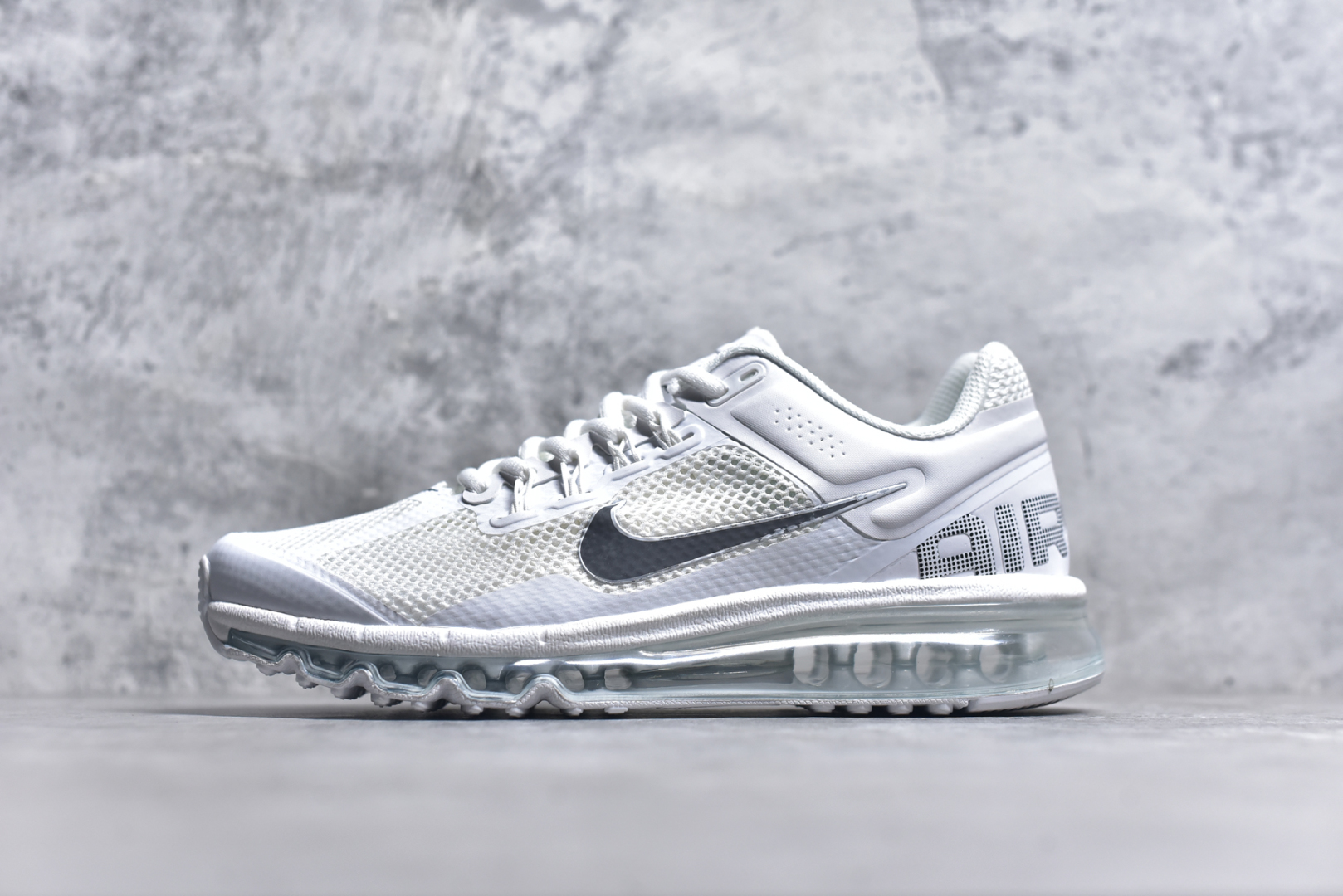 #NK Air Max 2013 经典舒适时尚耐磨透气低帮气垫跑步鞋 携时尚设计闪亮回归 出众有型 采用网眼布细节和运动风无缝覆面 助你保持清爽感受 塑就焕新造型 经典 Flywire 设计搭配经典全掌型 Max Air 缓震配置 缔造出众舒适感和支撑效果实拍调校N版已经零色差零失真 百分百还原实物色彩所见即所得 不存在货不对板色差等低级问题 选购参考实物拍摄 不混卖不参货 只用心做好货严格选品 承诺混一赔十 尺码：35.5 36 36.5 37.5 38 38.5 39 40 40.5 41 42 42.5 43 44 44.5 45 46 46.5-选品中心