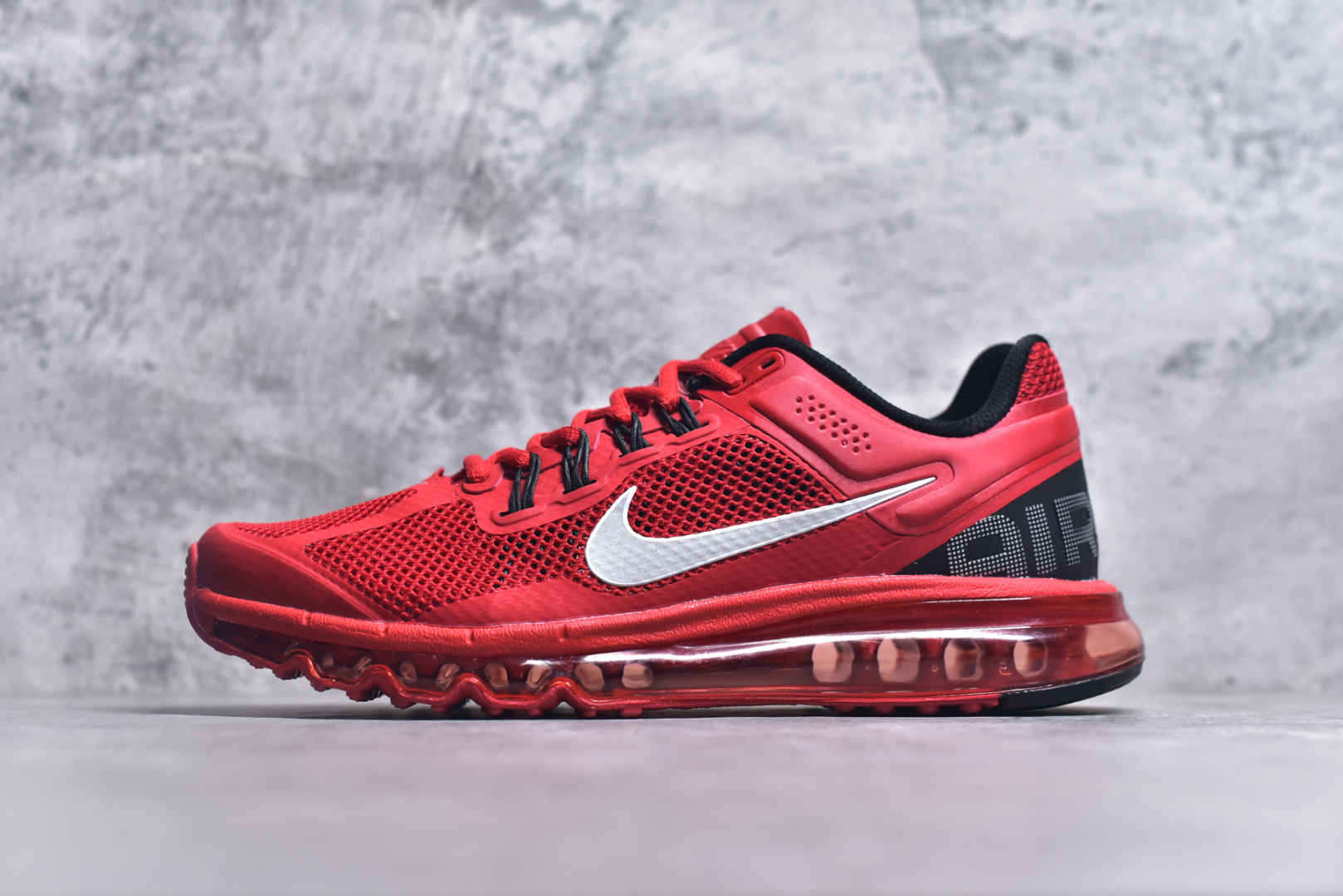#NK Air Max 2013 经典舒适时尚耐磨透气低帮气垫跑步鞋 携时尚设计闪亮回归 出众有型 采用网眼布细节和运动风无缝覆面 助你保持清爽感受 塑就焕新造型 经典 Flywire 设计搭配经典全掌型 Max Air 缓震配置 缔造出众舒适感和支撑效果实拍调校N版已经零色差零失真 百分百还原实物色彩所见即所得 不存在货不对板色差等低级问题 选购参考实物拍摄 不混卖不参货 只用心做好货严格选品 承诺混一赔十 尺码：35.5 36 36.5 37.5 38 38.5 39 40 40.5 41 42 42.5 43 44 44.5 45 46 46.5-选品中心