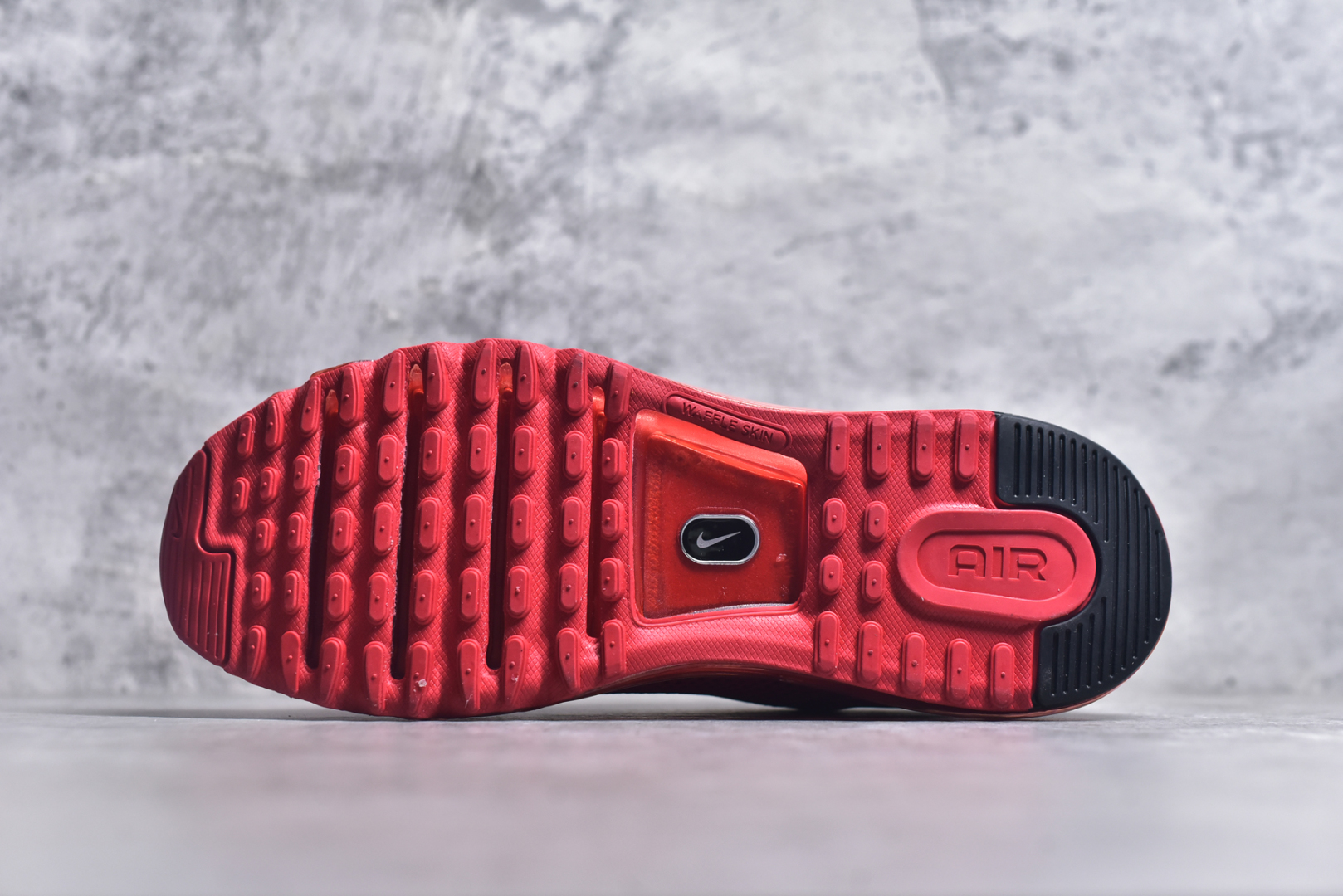 图片[6]-#NK Air Max 2013 经典舒适时尚耐磨透气低帮气垫跑步鞋 携时尚设计闪亮回归 出众有型 采用网眼布细节和运动风无缝覆面 助你保持清爽感受 塑就焕新造型 经典 Flywire 设计搭配经典全掌型 Max Air 缓震配置 缔造出众舒适感和支撑效果实拍调校N版已经零色差零失真 百分百还原实物色彩所见即所得 不存在货不对板色差等低级问题 选购参考实物拍摄 不混卖不参货 只用心做好货严格选品 承诺混一赔十 尺码：35.5 36 36.5 37.5 38 38.5 39 40 40.5 41 42 42.5 43 44 44.5 45 46 46.5-选品中心