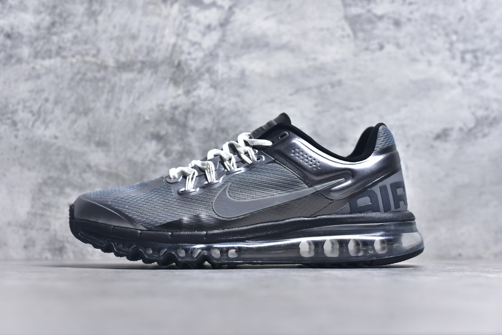 #NK Air Max 2013 经典舒适时尚耐磨透气低帮气垫跑步鞋 携时尚设计闪亮回归 出众有型 采用网眼布细节和运动风无缝覆面 助你保持清爽感受 塑就焕新造型 经典 Flywire 设计搭配经典全掌型 Max Air 缓震配置 缔造出众舒适感和支撑效果实拍调校N版已经零色差零失真 百分百还原实物色彩所见即所得 不存在货不对板色差等低级问题 选购参考实物拍摄 不混卖不参货 只用心做好货严格选品 承诺混一赔十 尺码：35.5 36 36.5 37.5 38 38.5 39 40 40.5 41 42 42.5 43 44 44.5 45 46 46.5-选品中心
