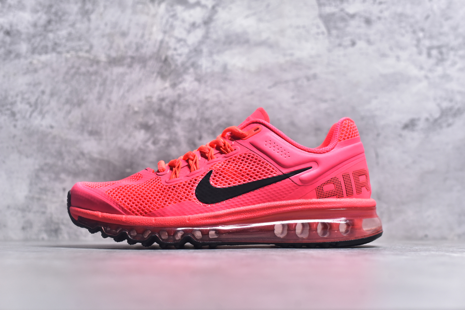 #NK Air Max 2013 经典舒适时尚耐磨透气低帮气垫跑步鞋 携时尚设计闪亮回归 出众有型 采用网眼布细节和运动风无缝覆面 助你保持清爽感受 塑就焕新造型 经典 Flywire 设计搭配经典全掌型 Max Air 缓震配置 缔造出众舒适感和支撑效果实拍调校N版已经零色差零失真 百分百还原实物色彩所见即所得 不存在货不对板色差等低级问题 选购参考实物拍摄 不混卖不参货 只用心做好货严格选品 承诺混一赔十 尺码：35.5 36 36.5 37.5 38 38.5 39 40 40.5 41 42 42.5 43 44 44.5 45 46 46.5-选品中心