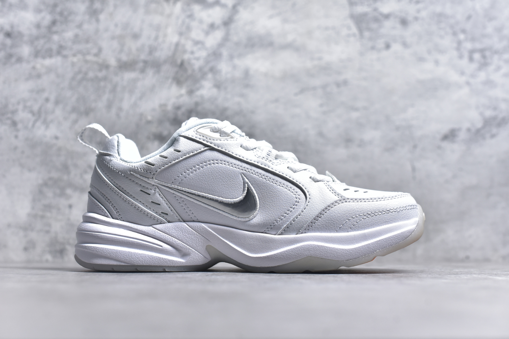 图片[3]-#NK Air Monarch IV M2K Tekno 复古潮流老爹鞋 雪天 AV6676-100 优质皮革打造鞋面 夸张流线极符 风靡老爹元素 外形延续当下潮流得未来感老爹鞋 设计干净配色风格也带有浓郁的复古感受 极为独特 尺码：36 36.5 37.5 38 38.5 39 40 40.5 41 42 42.5 43 44 44.5 45-选品中心